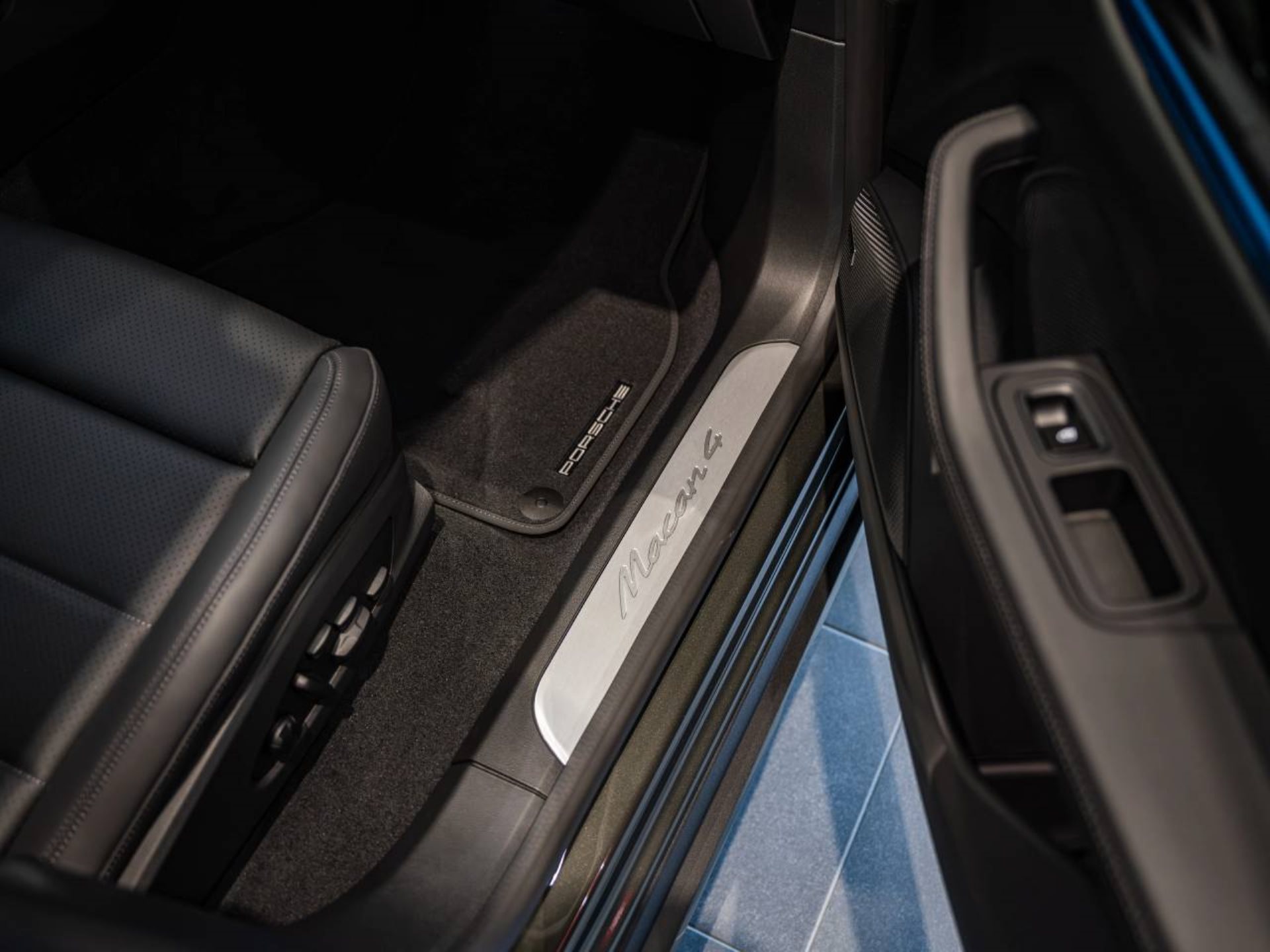 PORSCHE Macan 4-image-23