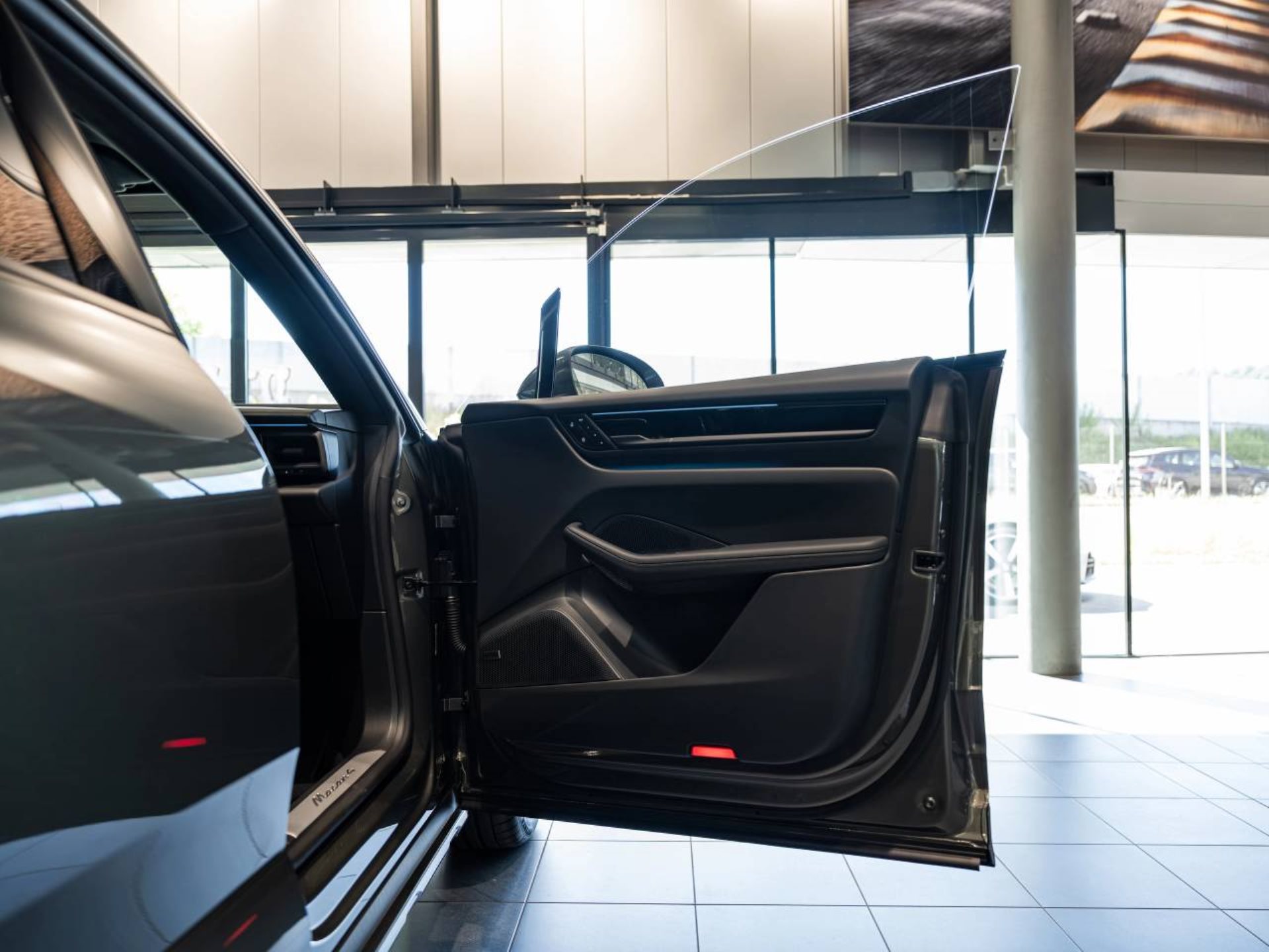 PORSCHE Macan 4-image-22