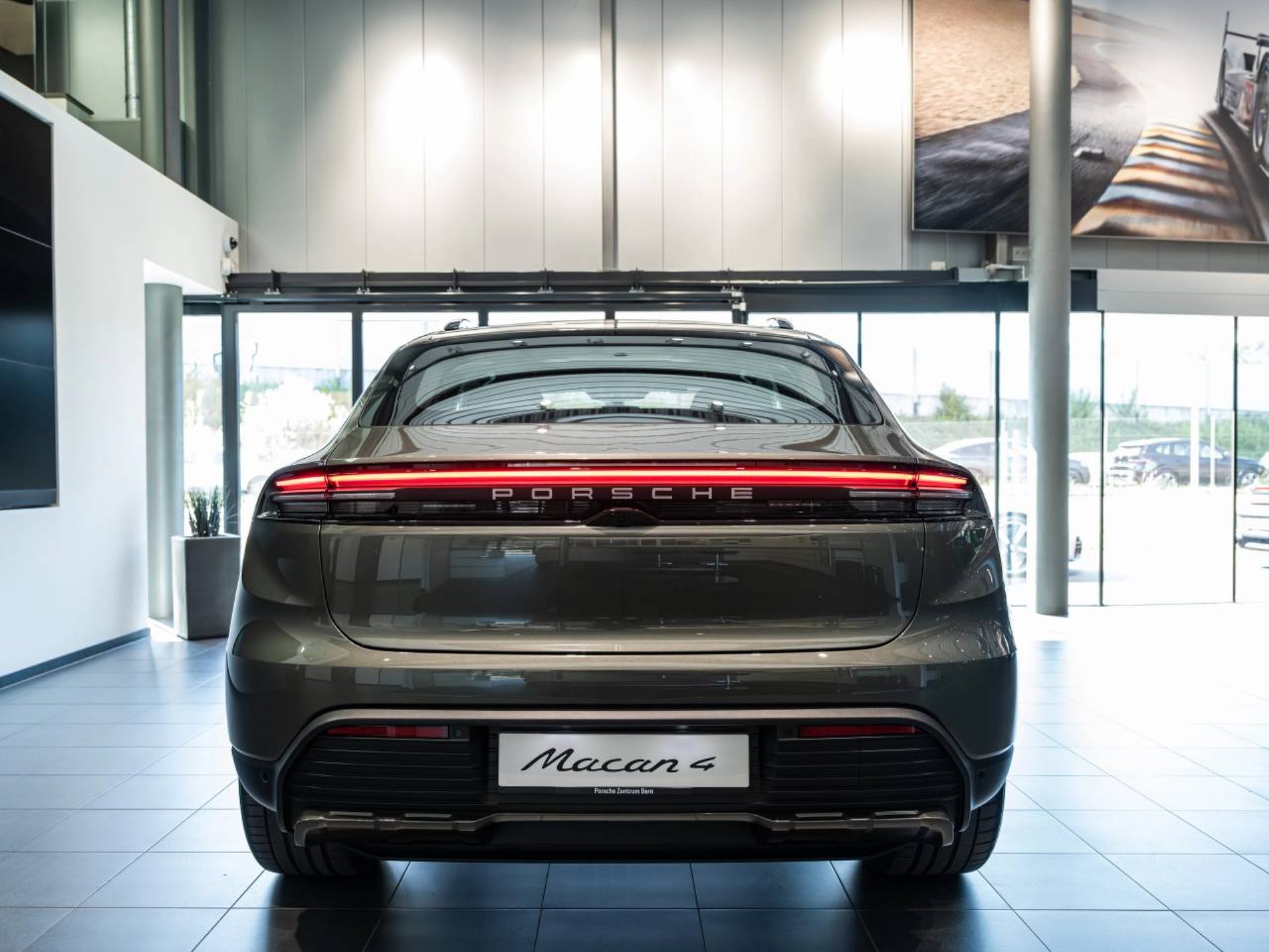 PORSCHE Macan 4-image-5