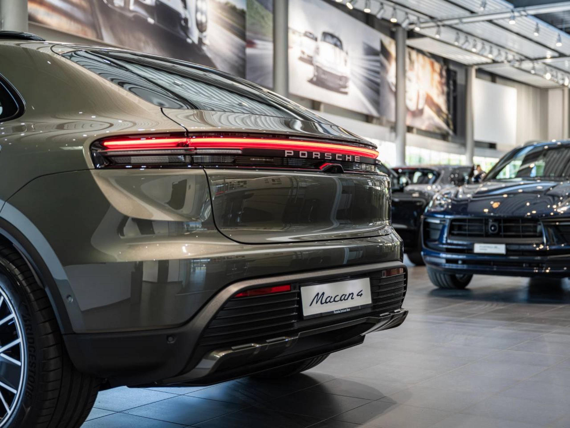 PORSCHE Macan 4-image-28