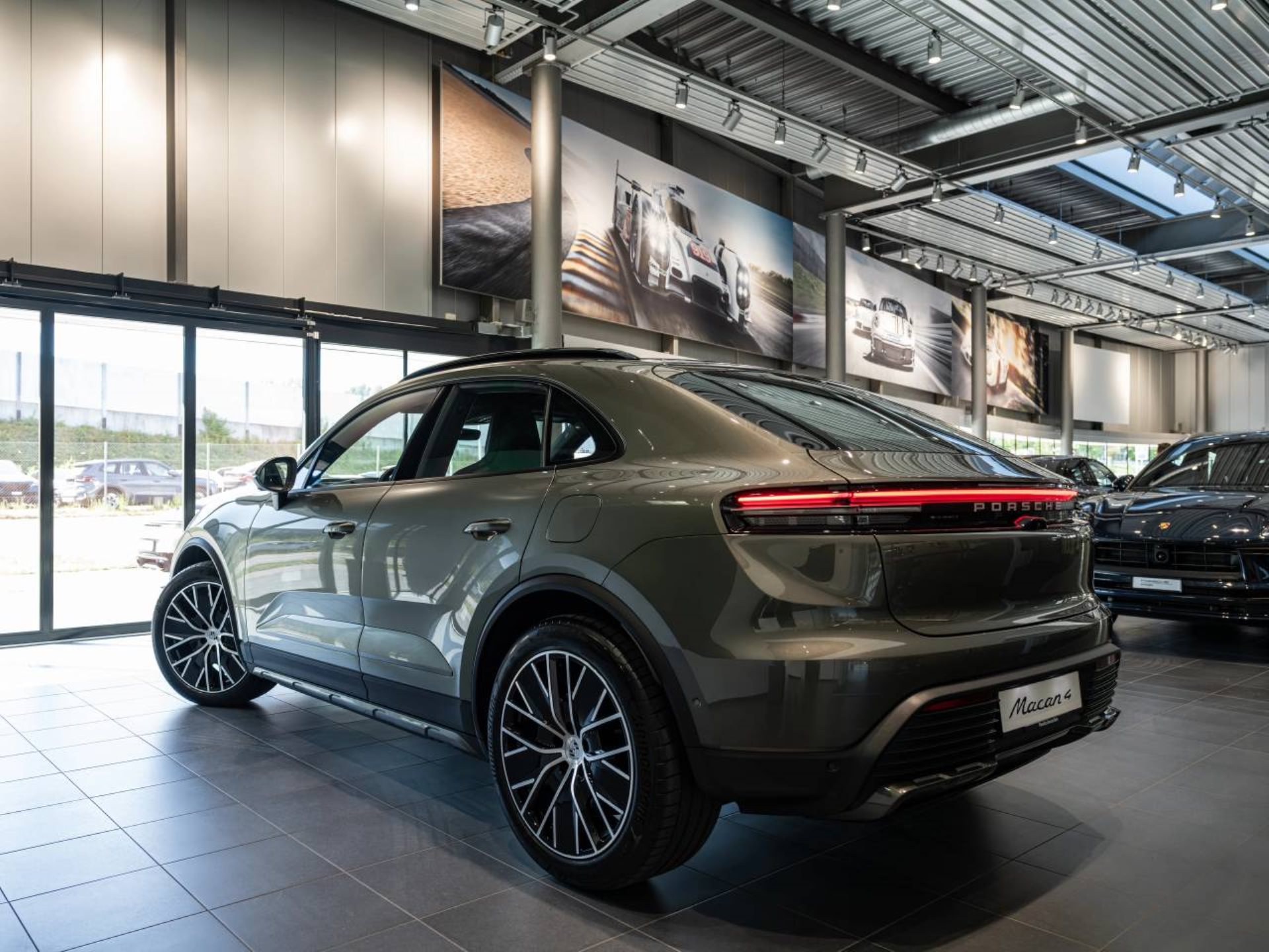PORSCHE Macan 4-image-6