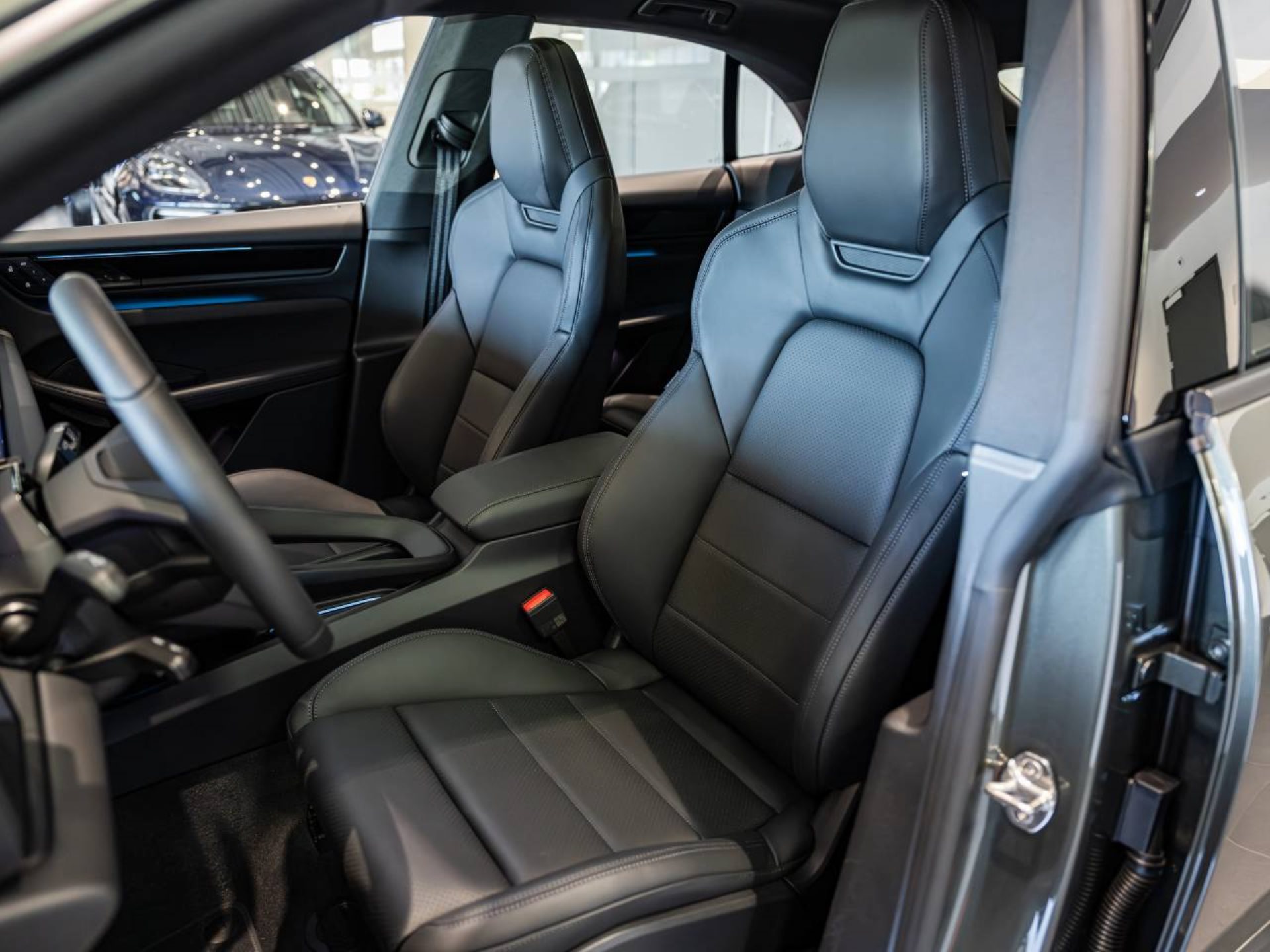 PORSCHE Macan 4-image-4