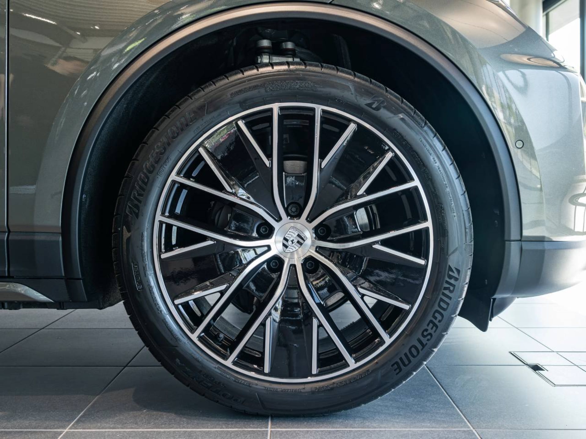 PORSCHE Macan 4-image-31