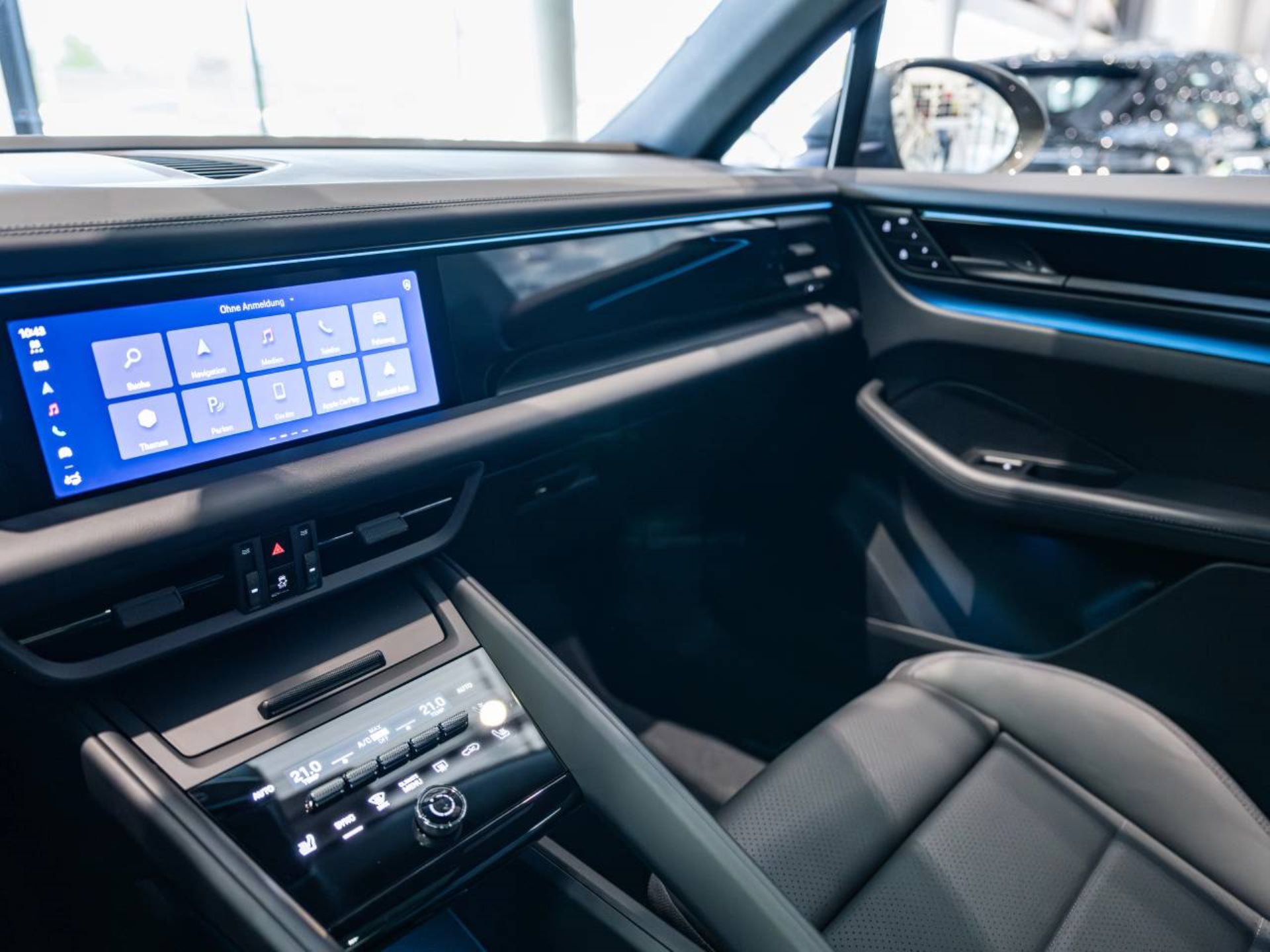 PORSCHE Macan 4-image-17