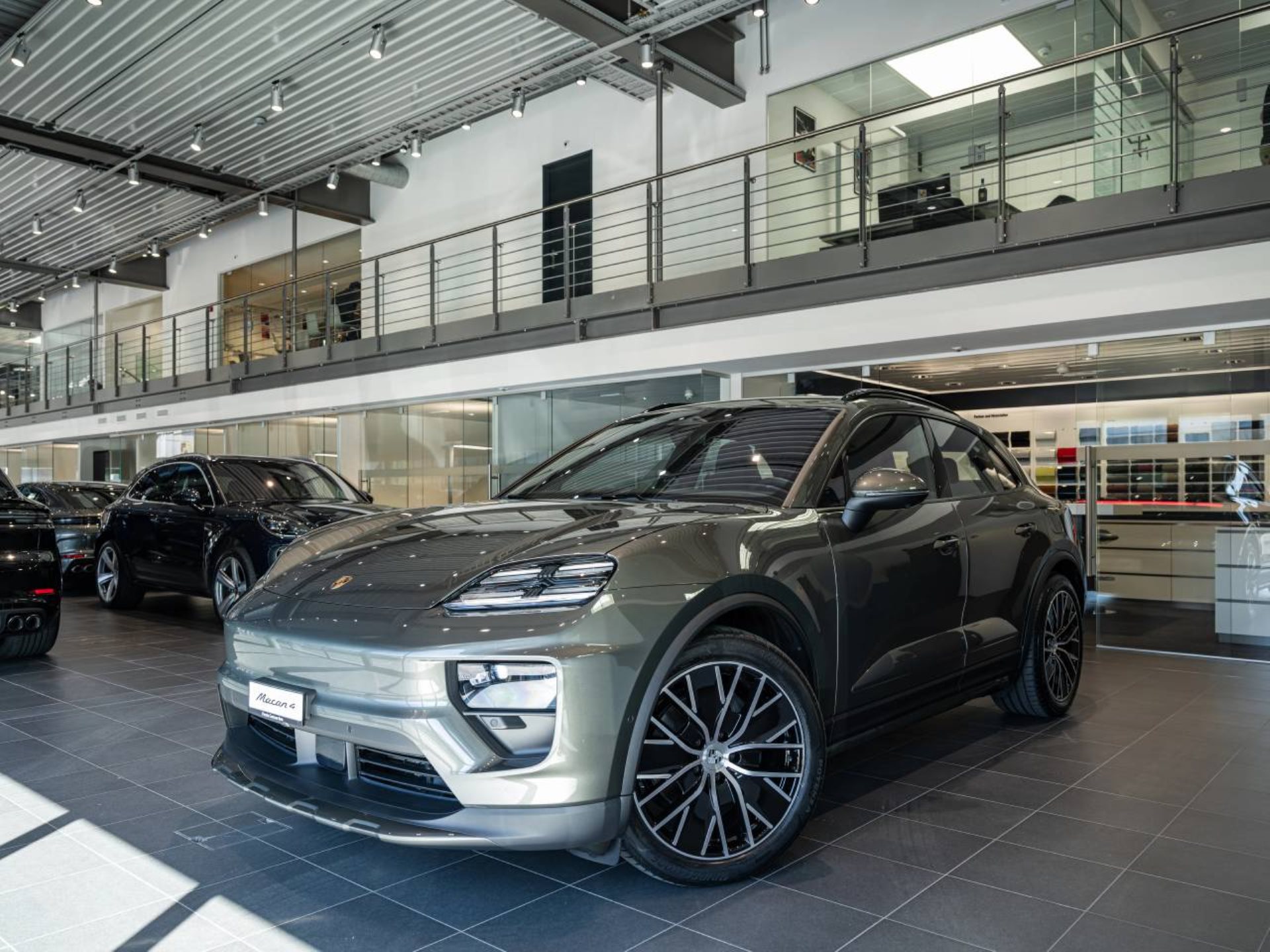PORSCHE Macan 4-image-7