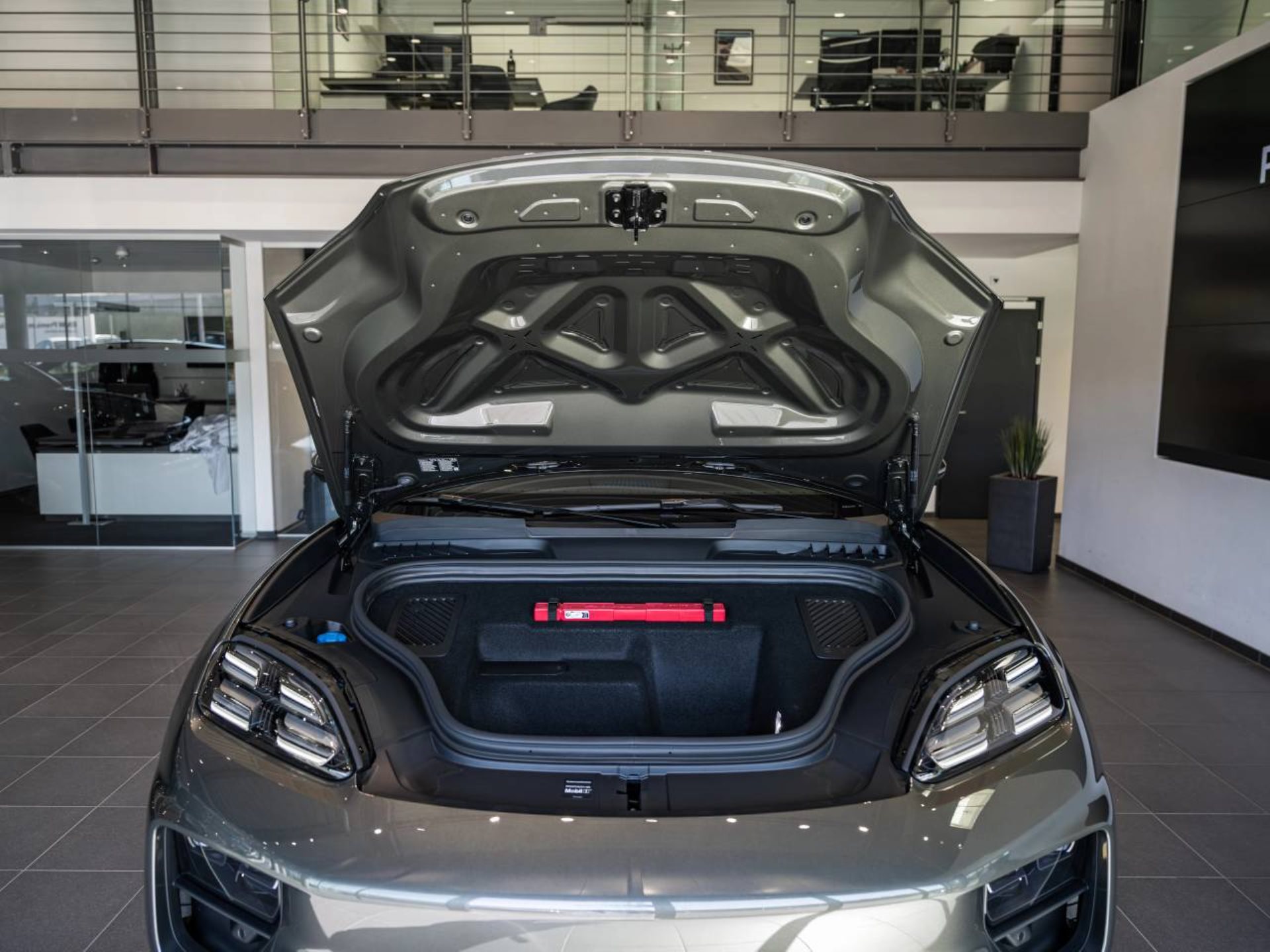 PORSCHE Macan 4-image-11