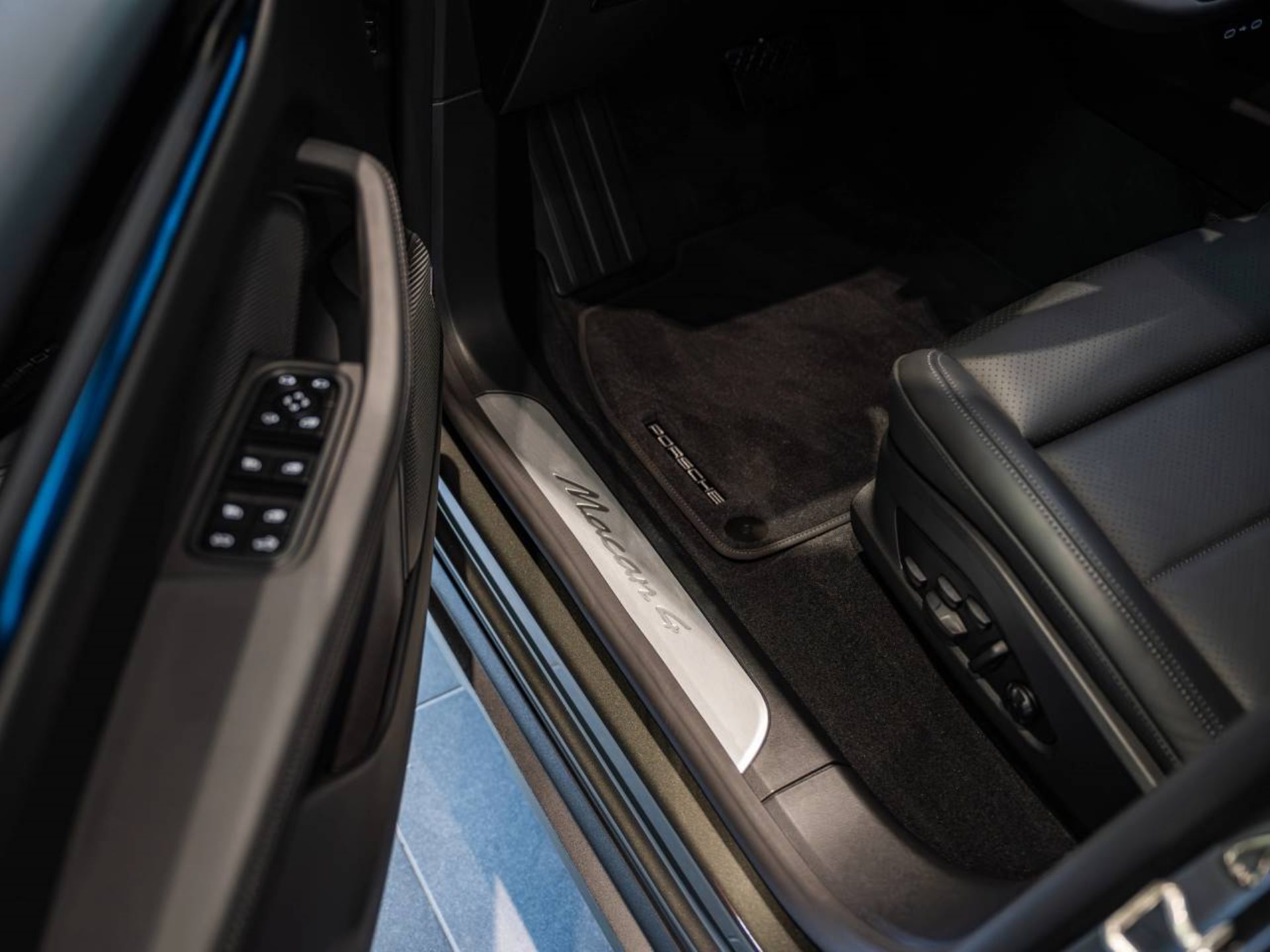 PORSCHE Macan 4-image-21