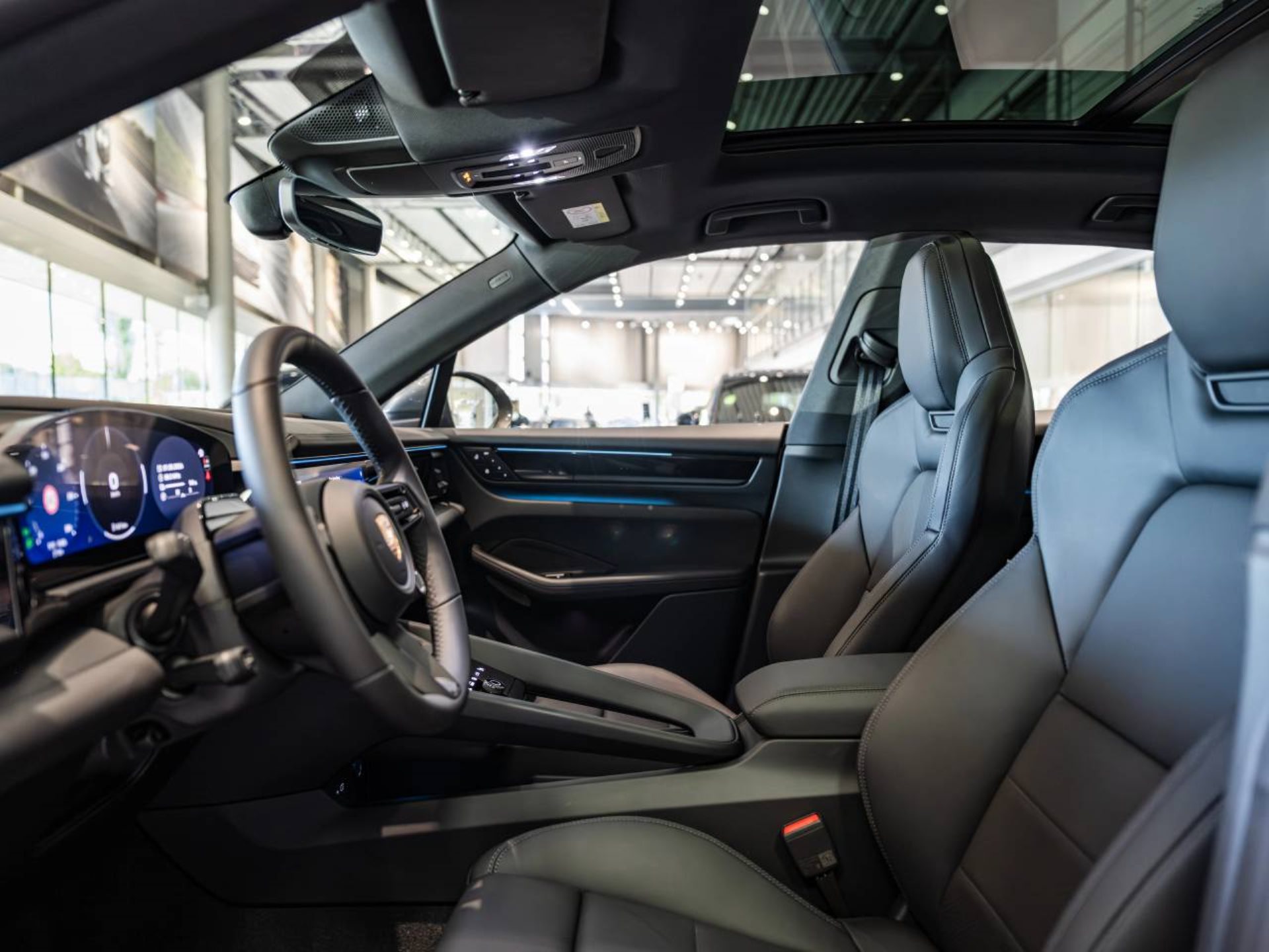 PORSCHE Macan 4-image-3