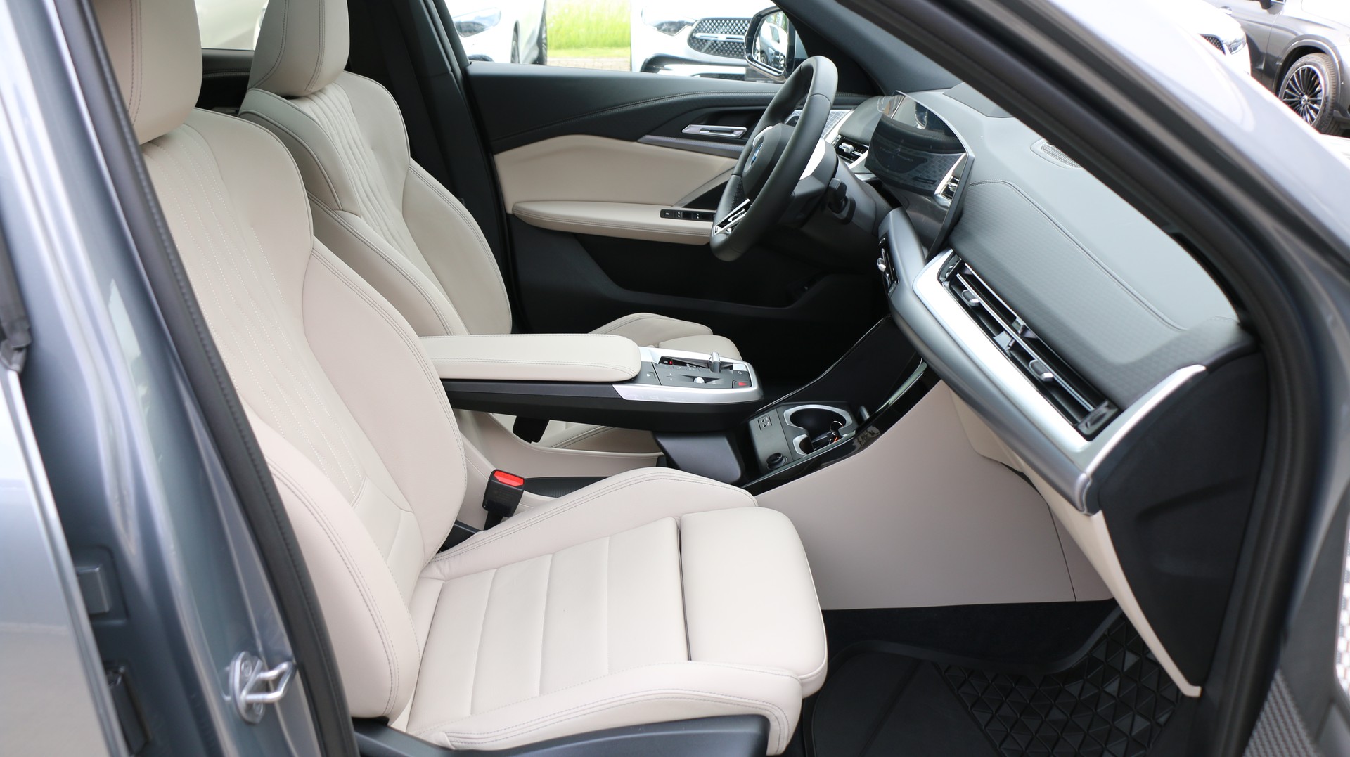 BMW iX2 xDrive 30 M Sport-image-19