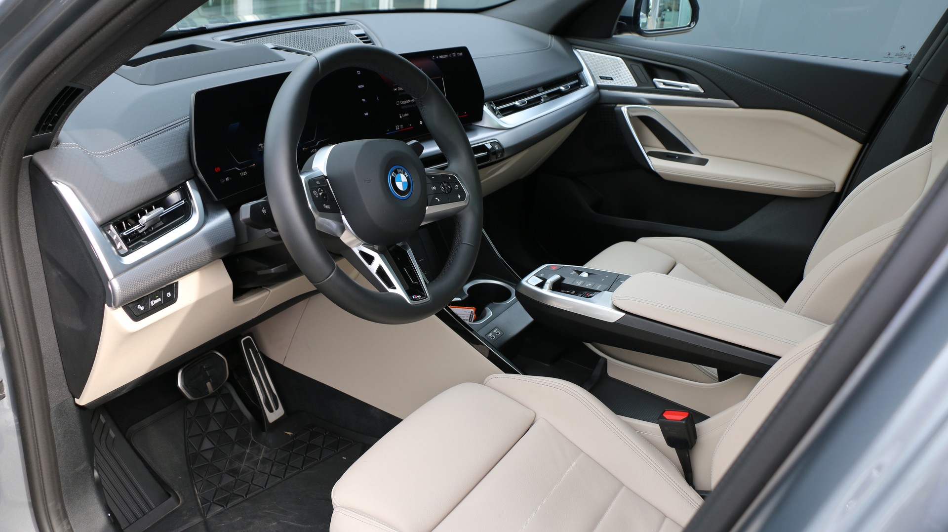 BMW iX2 xDrive 30 M Sport-image-7