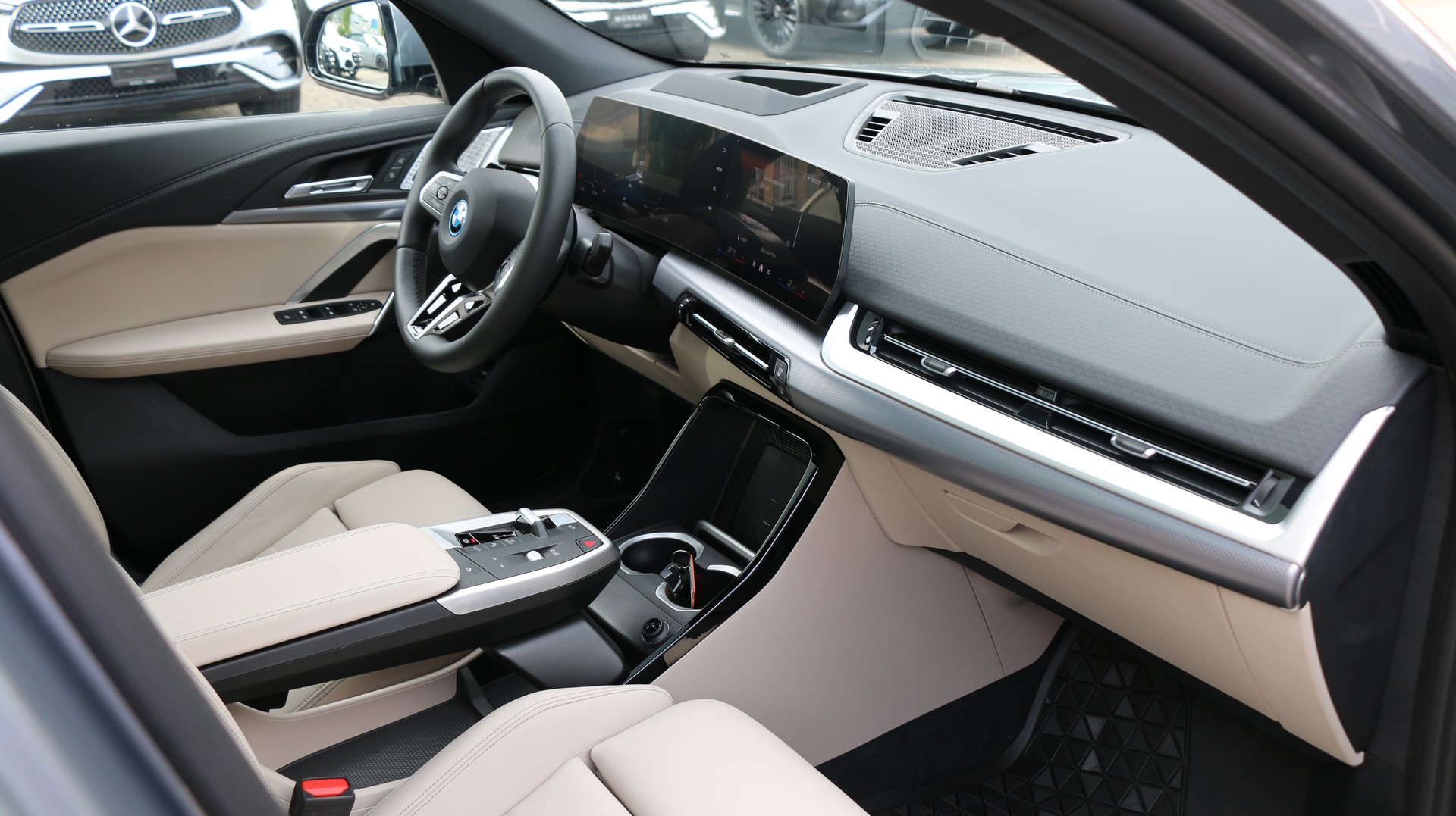 BMW iX2 xDrive 30 M Sport-image-18