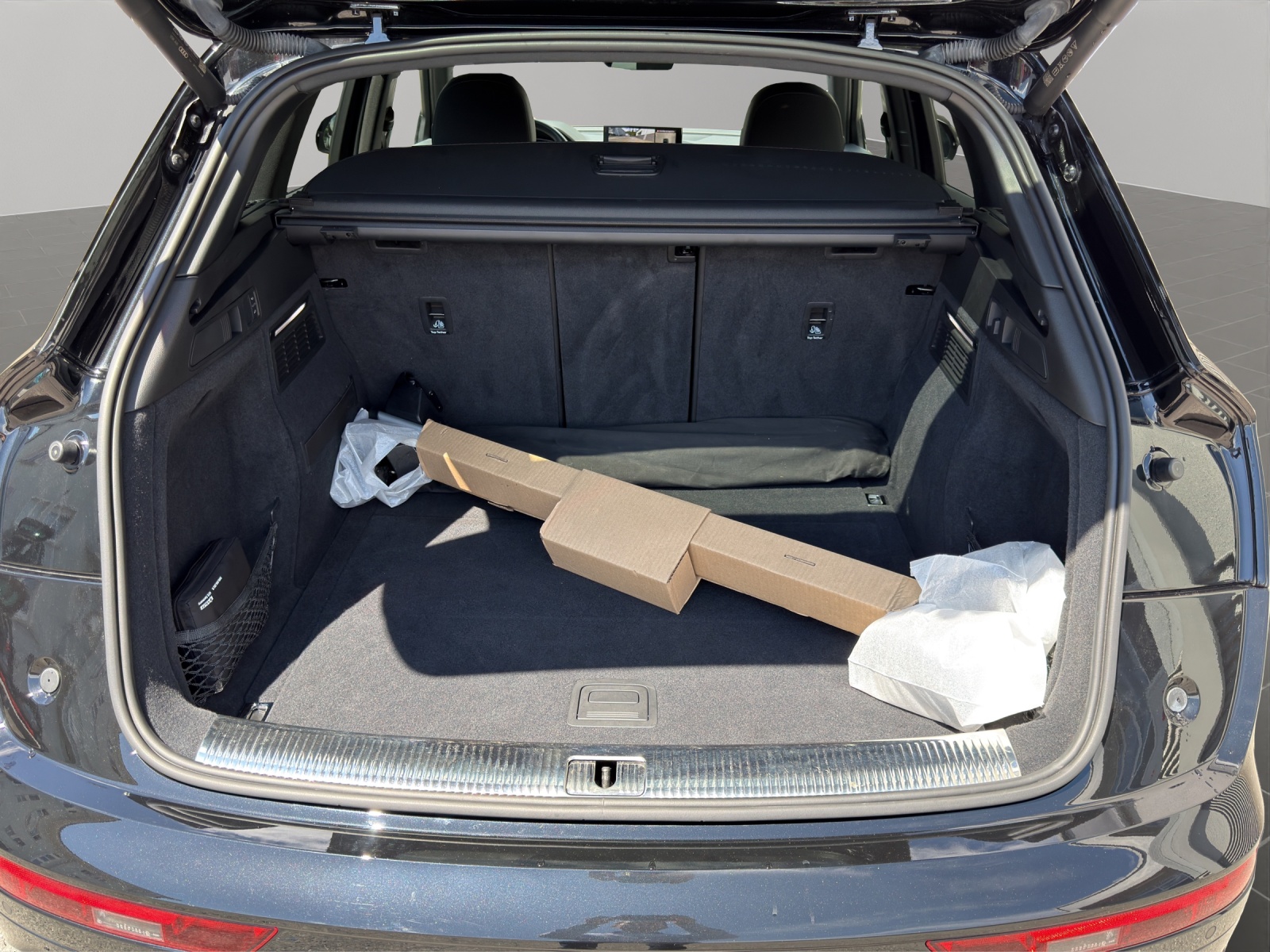 AUDI Q5 40 TDI Black Edition quattro S-tronic-image-10