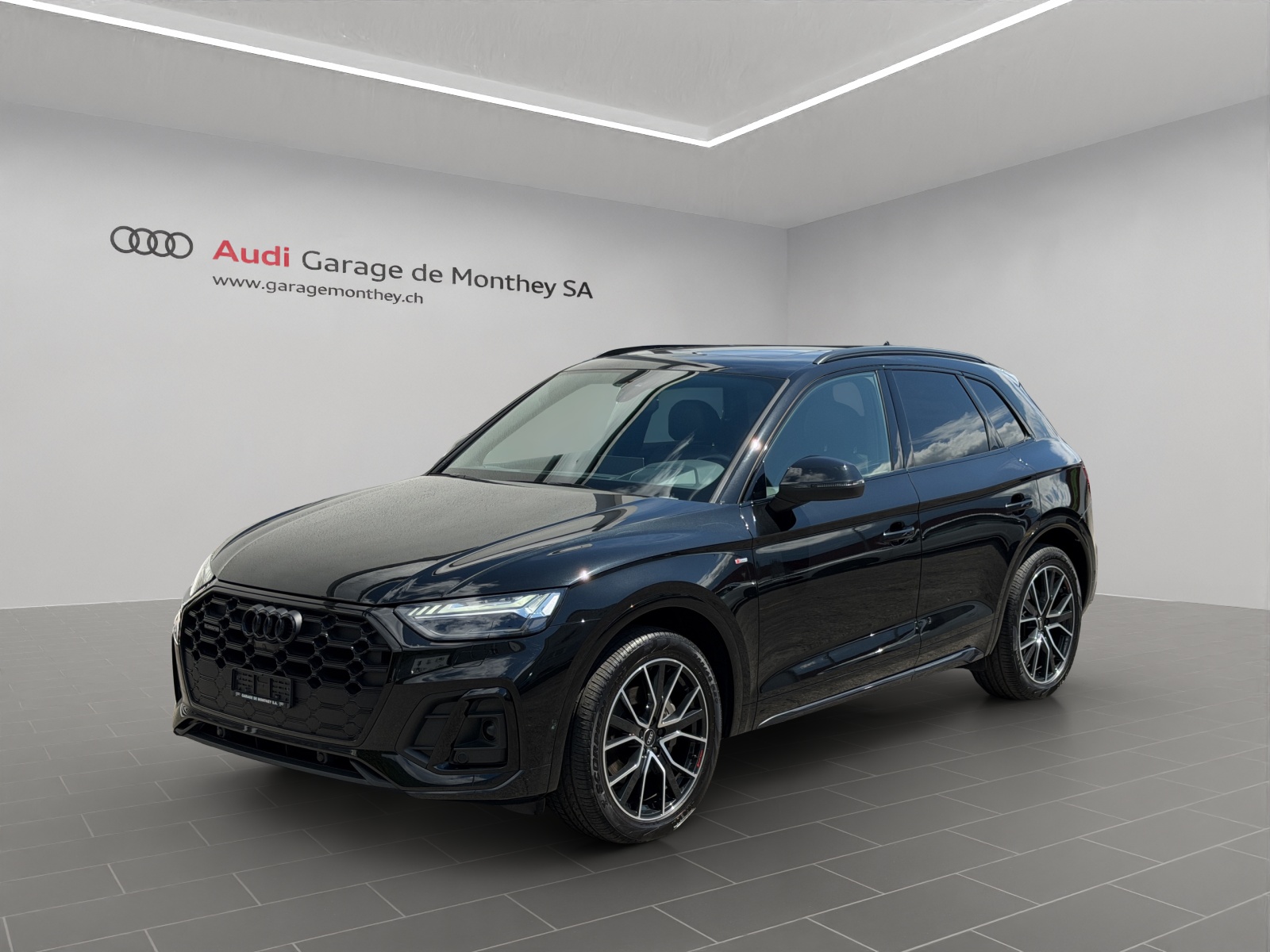 AUDI Q5 40 TDI Black Edition quattro S-tronic-image-0