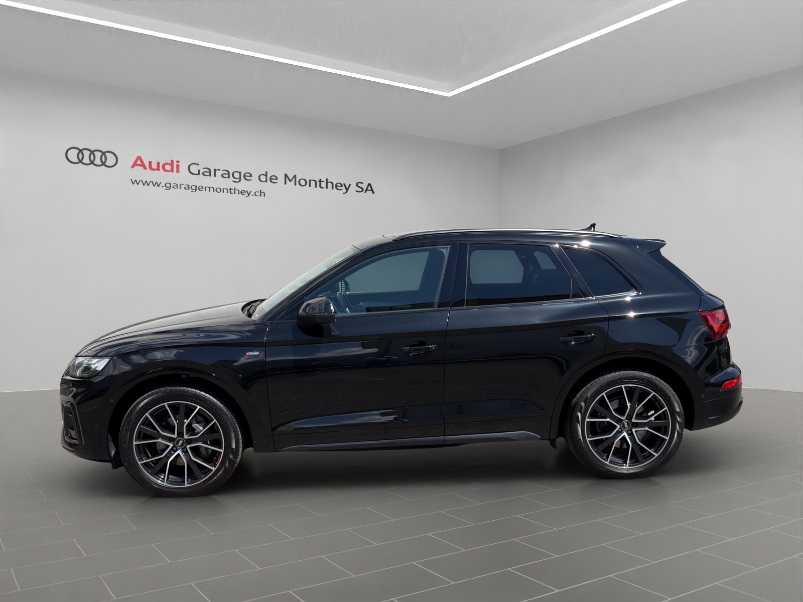 AUDI Q5 40 TDI Black Edition quattro S-tronic-image-4