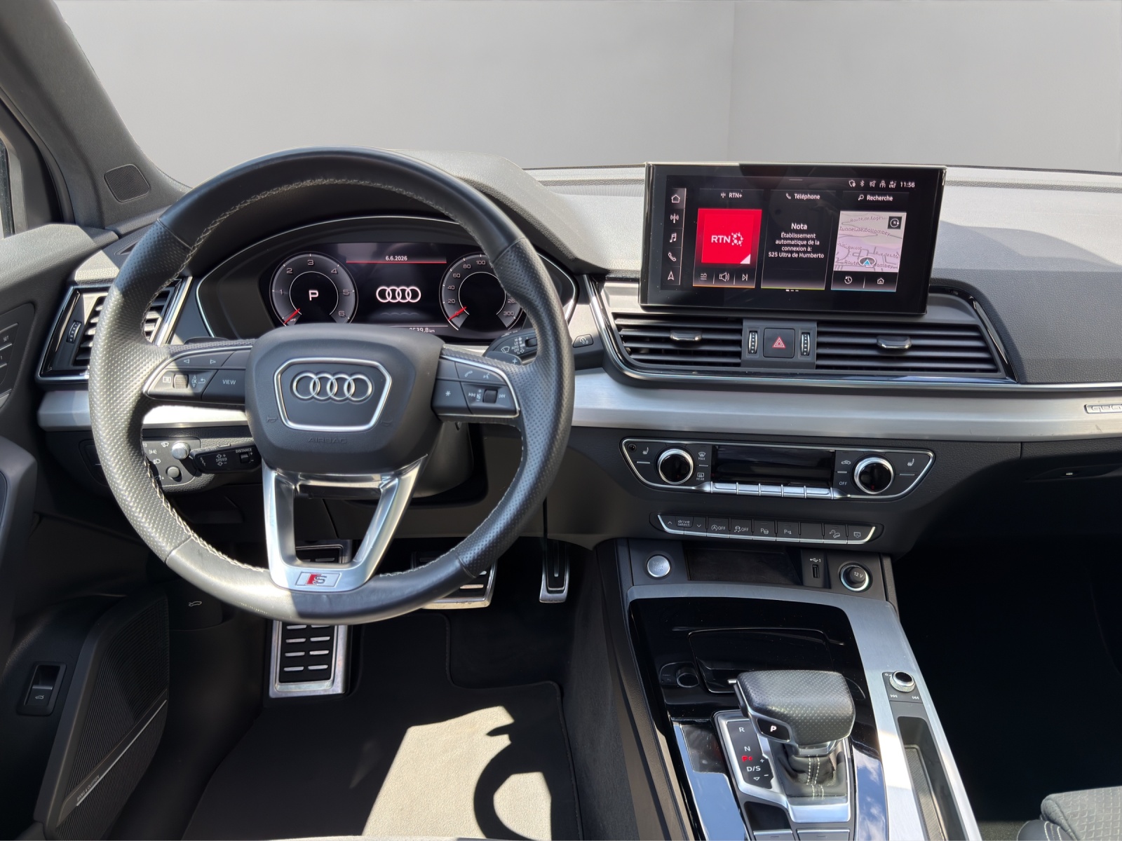 AUDI Q5 40 TDI Black Edition quattro S-tronic-image-6