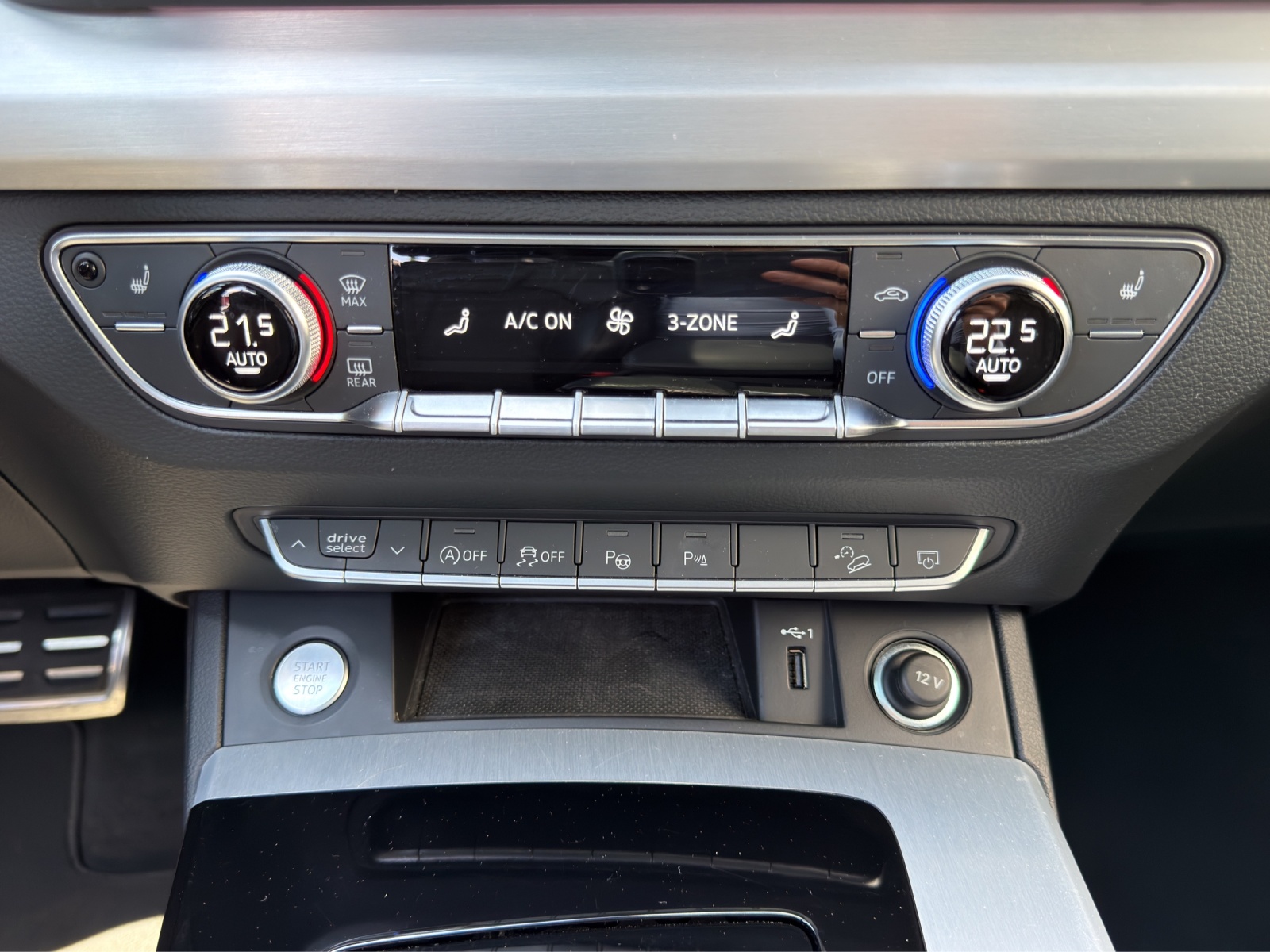 AUDI Q5 40 TDI Black Edition quattro S-tronic-image-14