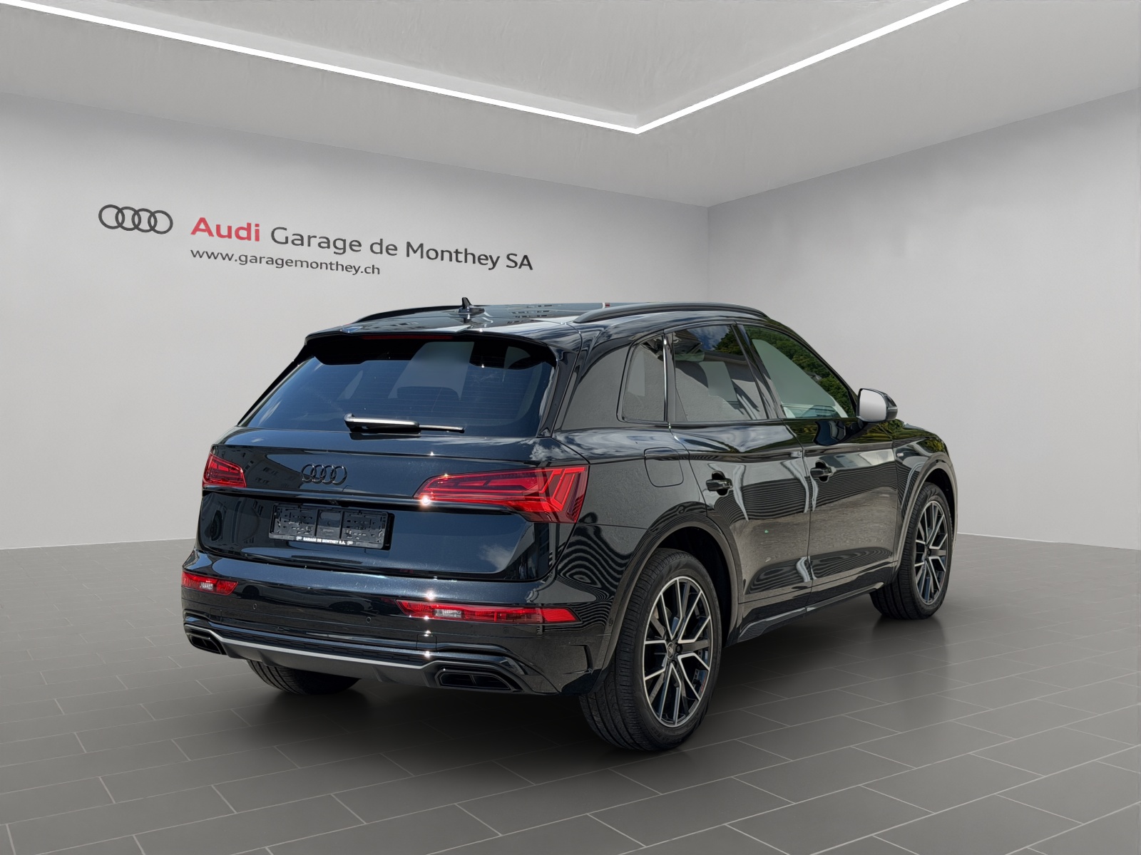 AUDI Q5 40 TDI Black Edition quattro S-tronic-image-3