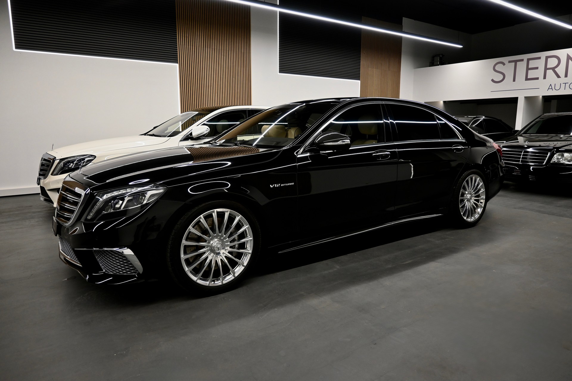 MERCEDES-BENZ S 65 AMG L 7G-Tronic-showroom-element-3