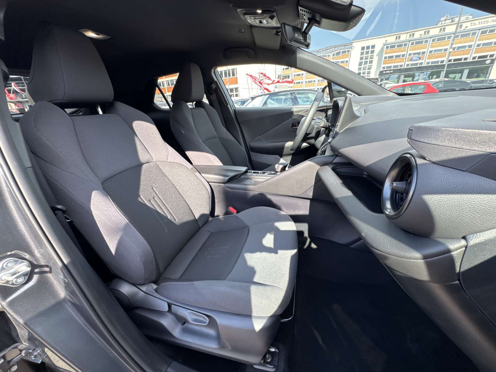 TOYOTA C-HR 2.0 HSD Trend CVT-Automat-image-12