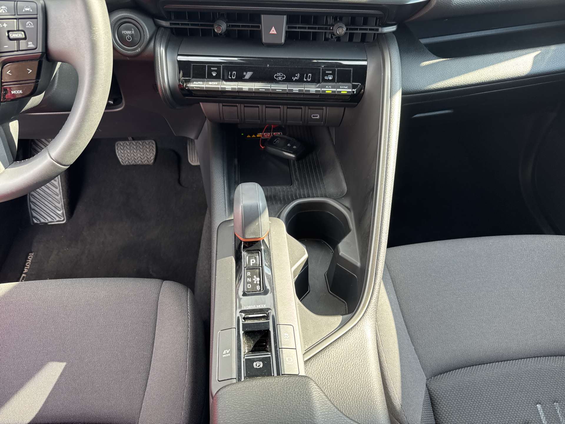 TOYOTA C-HR 2.0 HSD Trend CVT-Automat-image-11