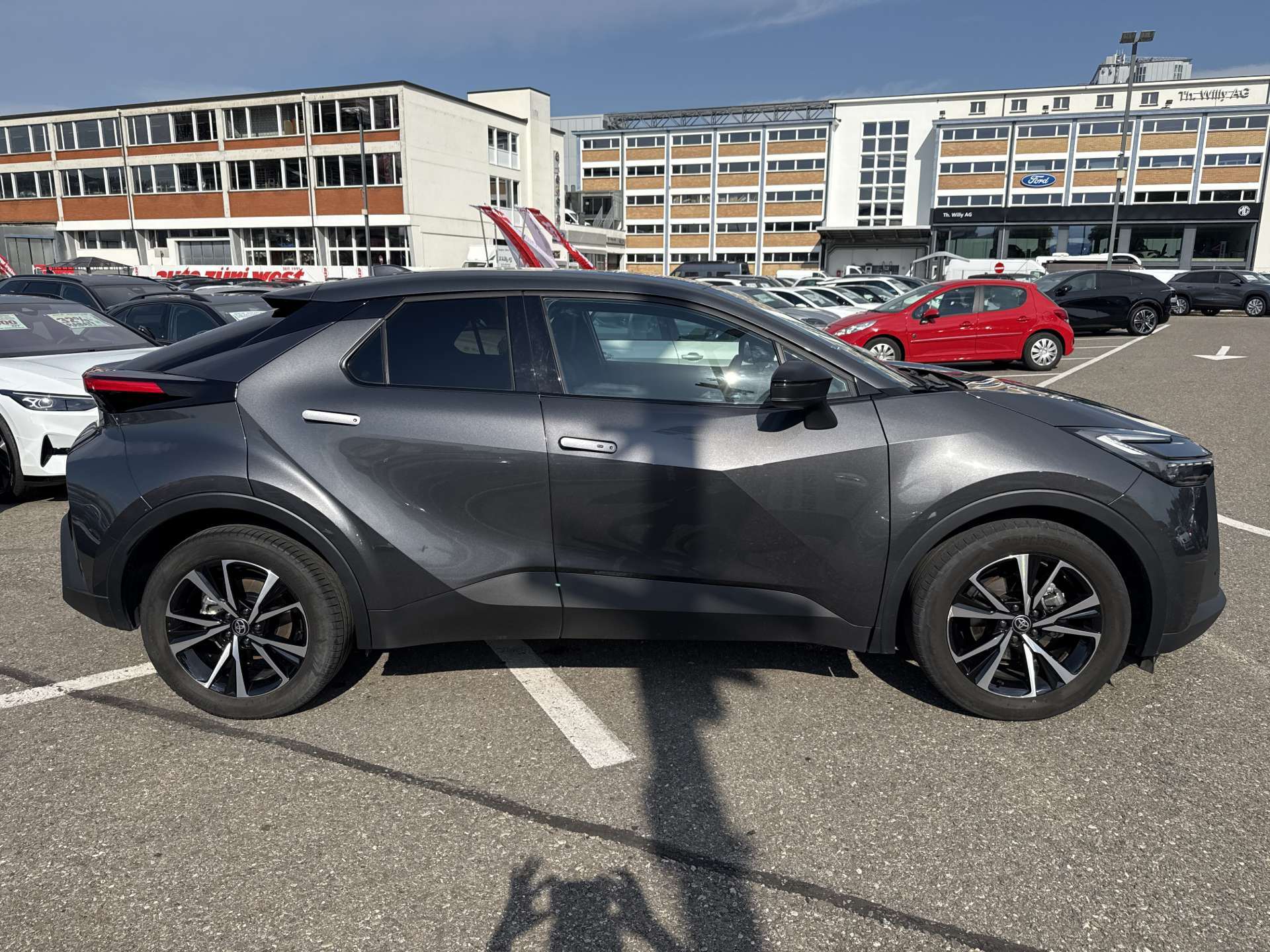TOYOTA C-HR 2.0 HSD Trend CVT-Automat-image-10