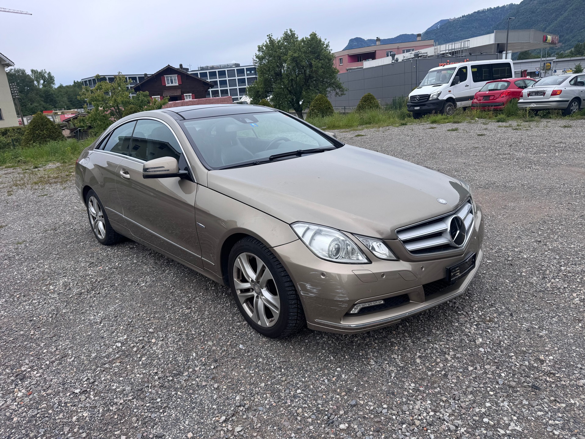 MERCEDES-BENZ E 350 CGI BlueEfficiency 7G-Tronic-image-2