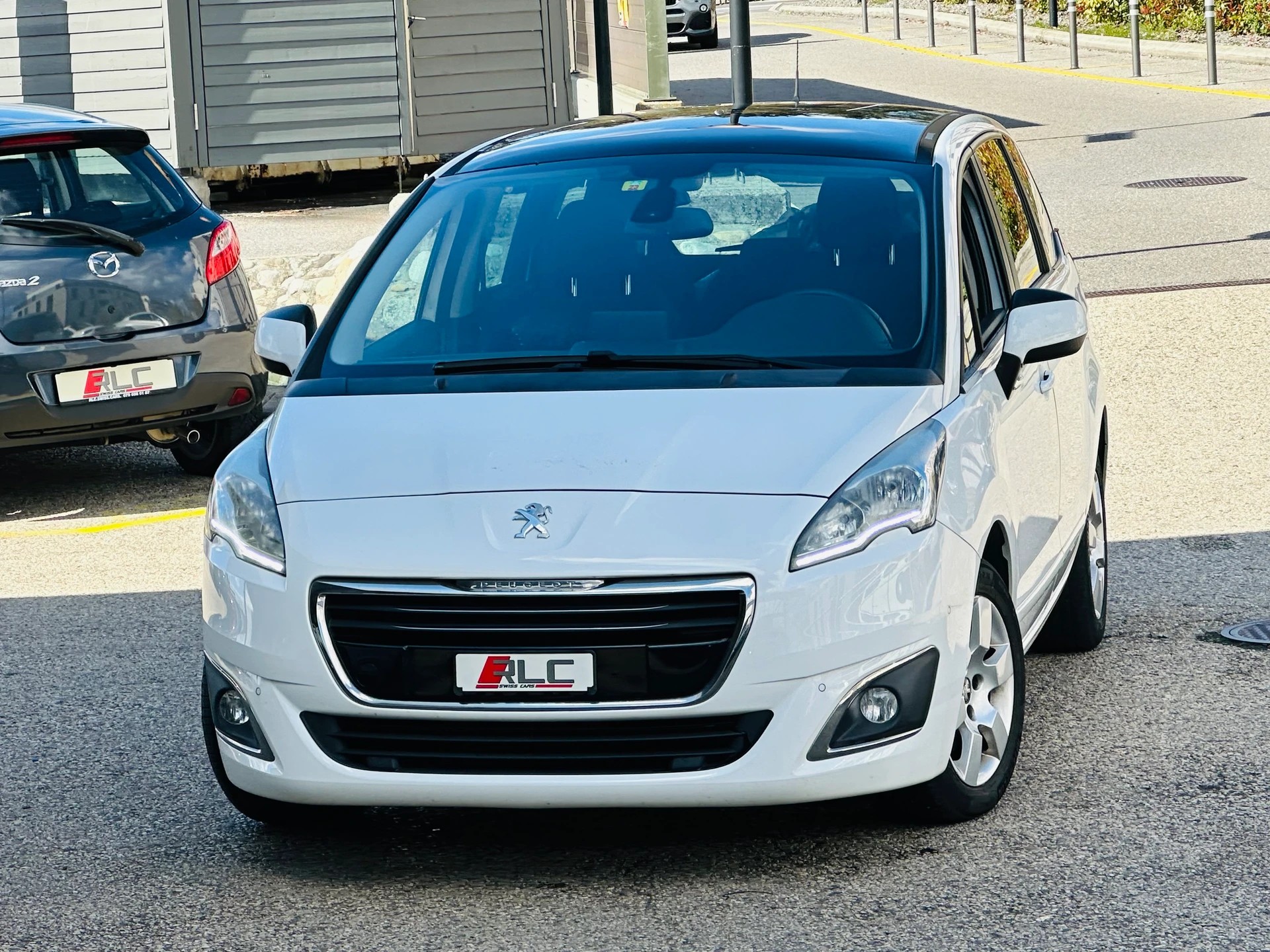 PEUGEOT 5008 2.0 BlueHDI Allure-image-5