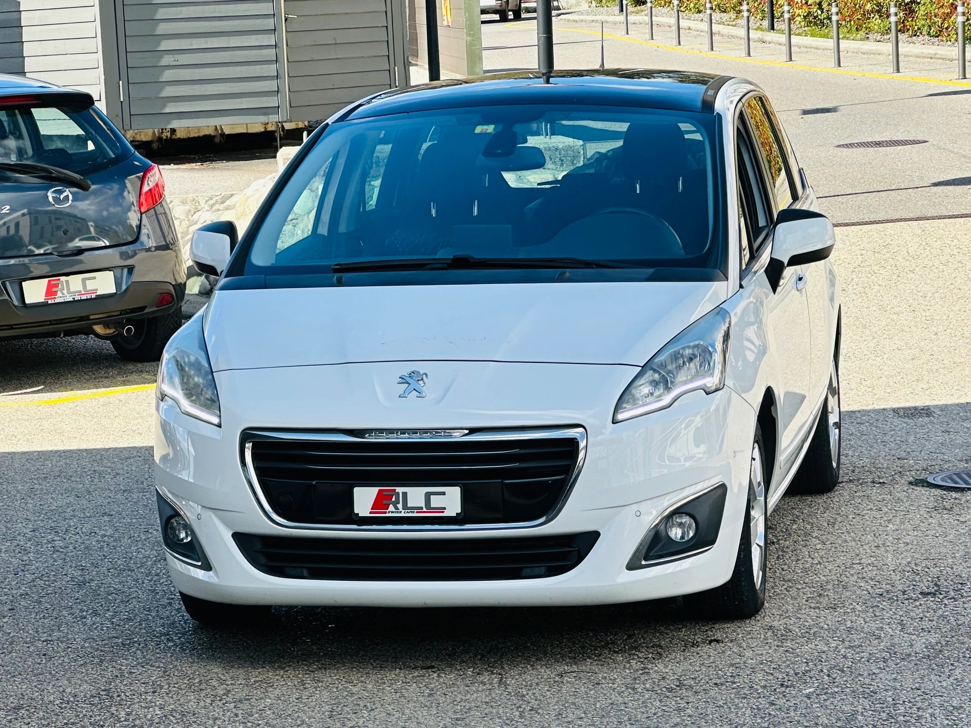 PEUGEOT 5008 2.0 BlueHDI Allure-image-2