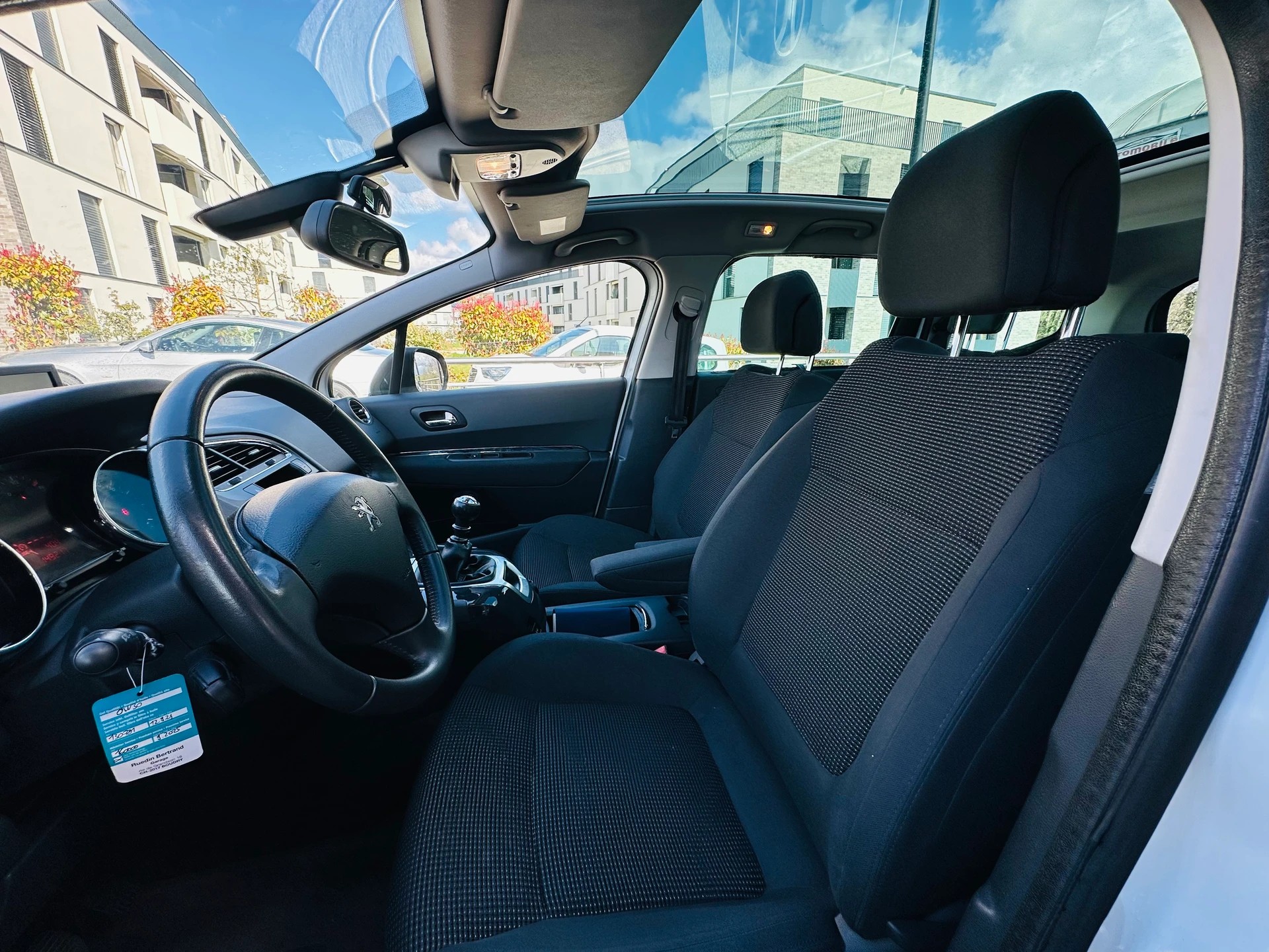 PEUGEOT 5008 2.0 BlueHDI Allure-image-10