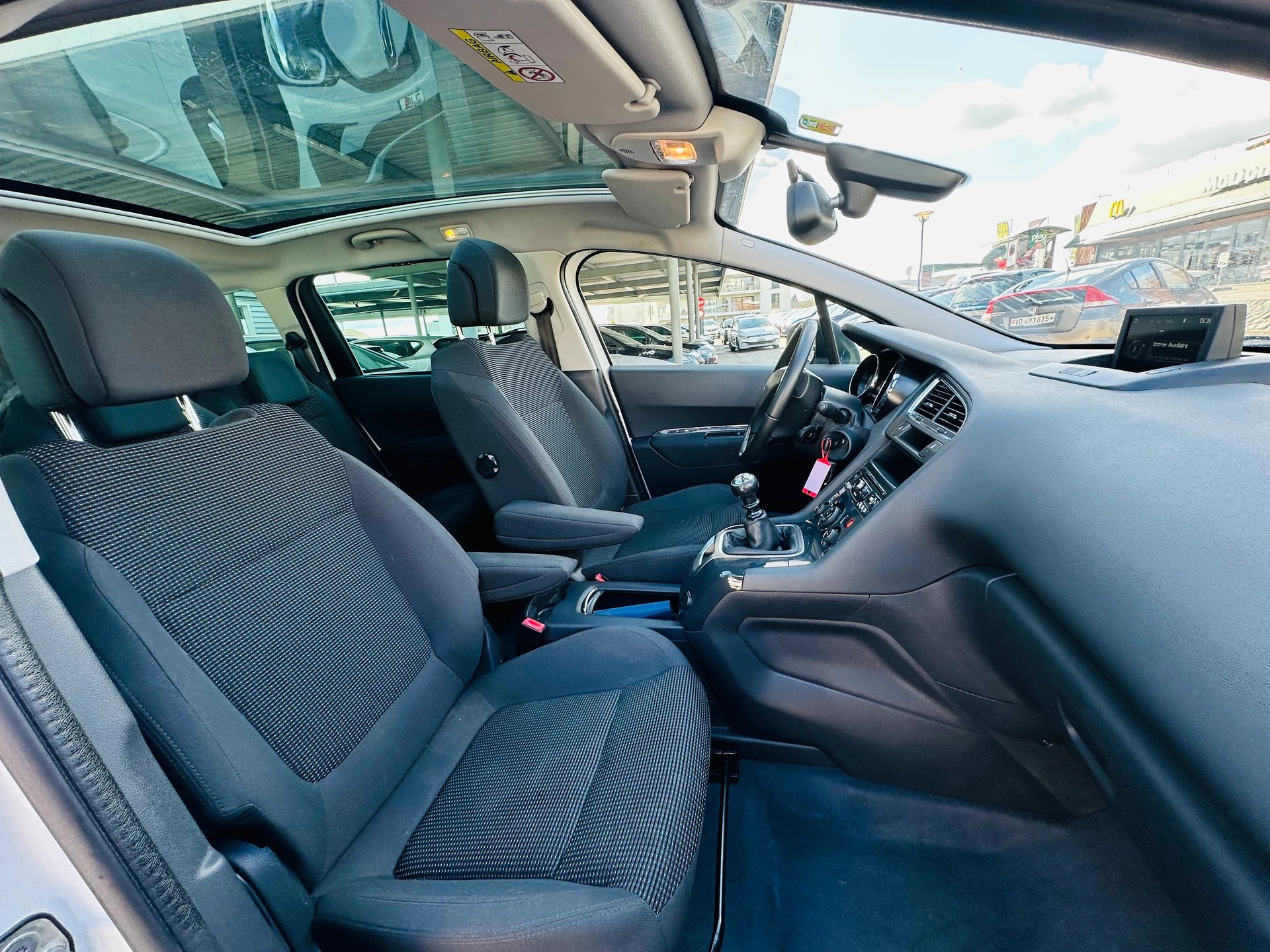 PEUGEOT 5008 2.0 BlueHDI Allure-image-11