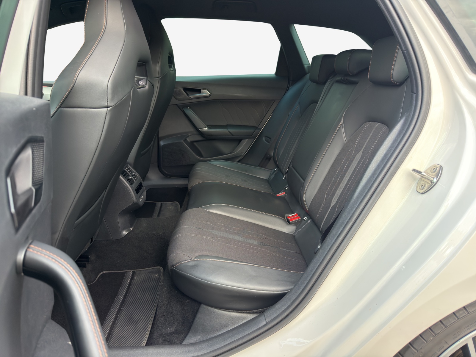 CUPRA LEON ST 1.4 e-HYBRID pHEV DSG-image-12