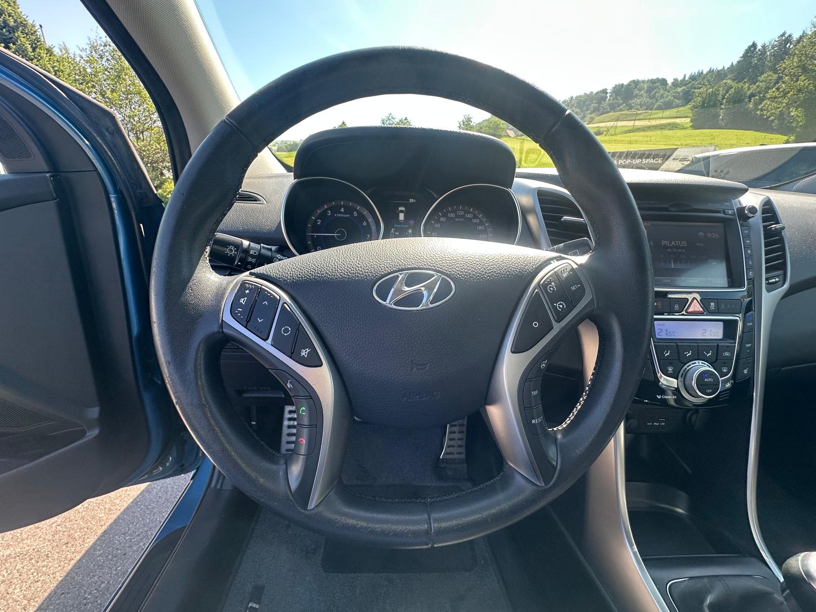 HYUNDAI i30 1.6 GDI Premium-image-9