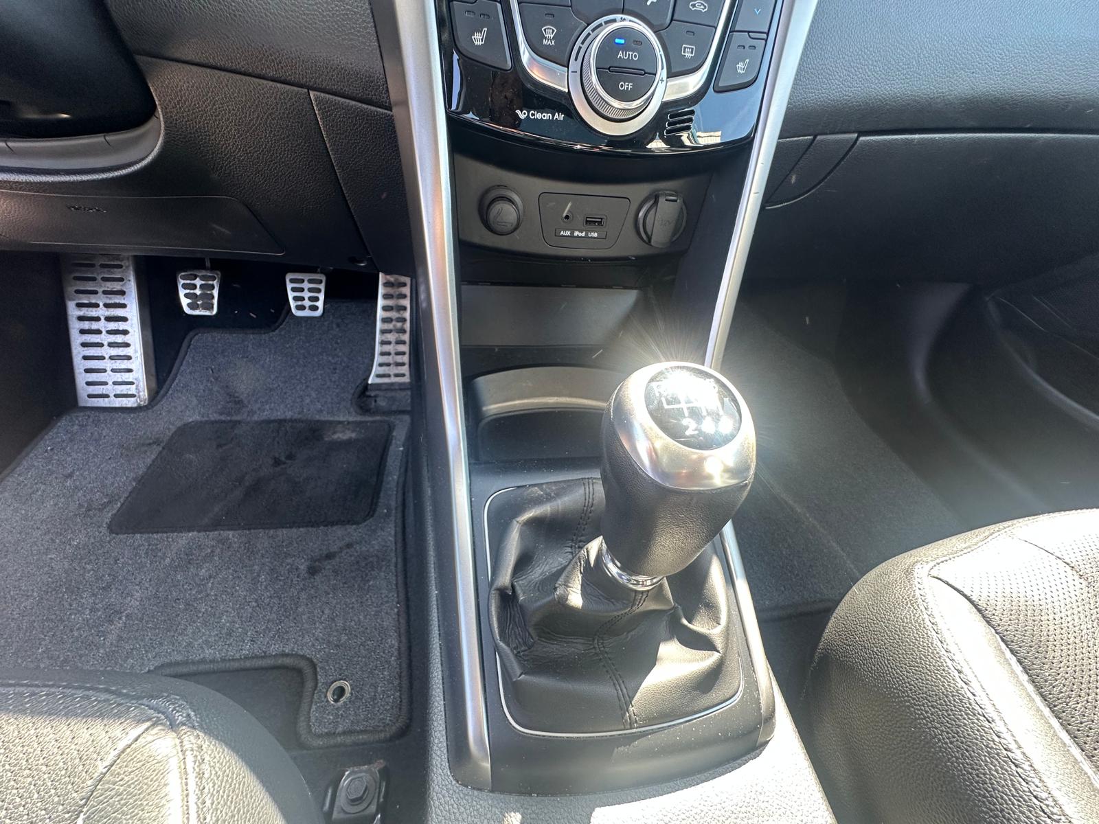 HYUNDAI i30 1.6 GDI Premium-image-13