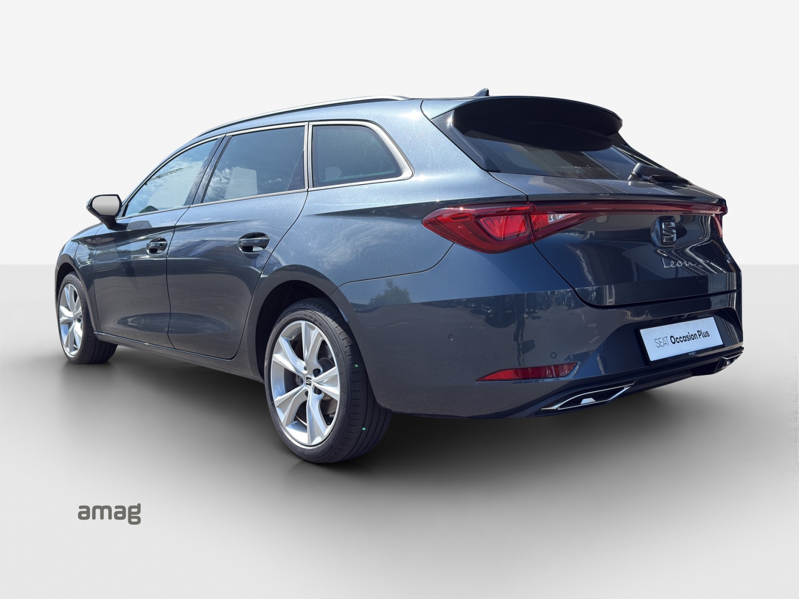 SEAT Leon ST 1.5 eHybrid pHEV DSG FR-image-2
