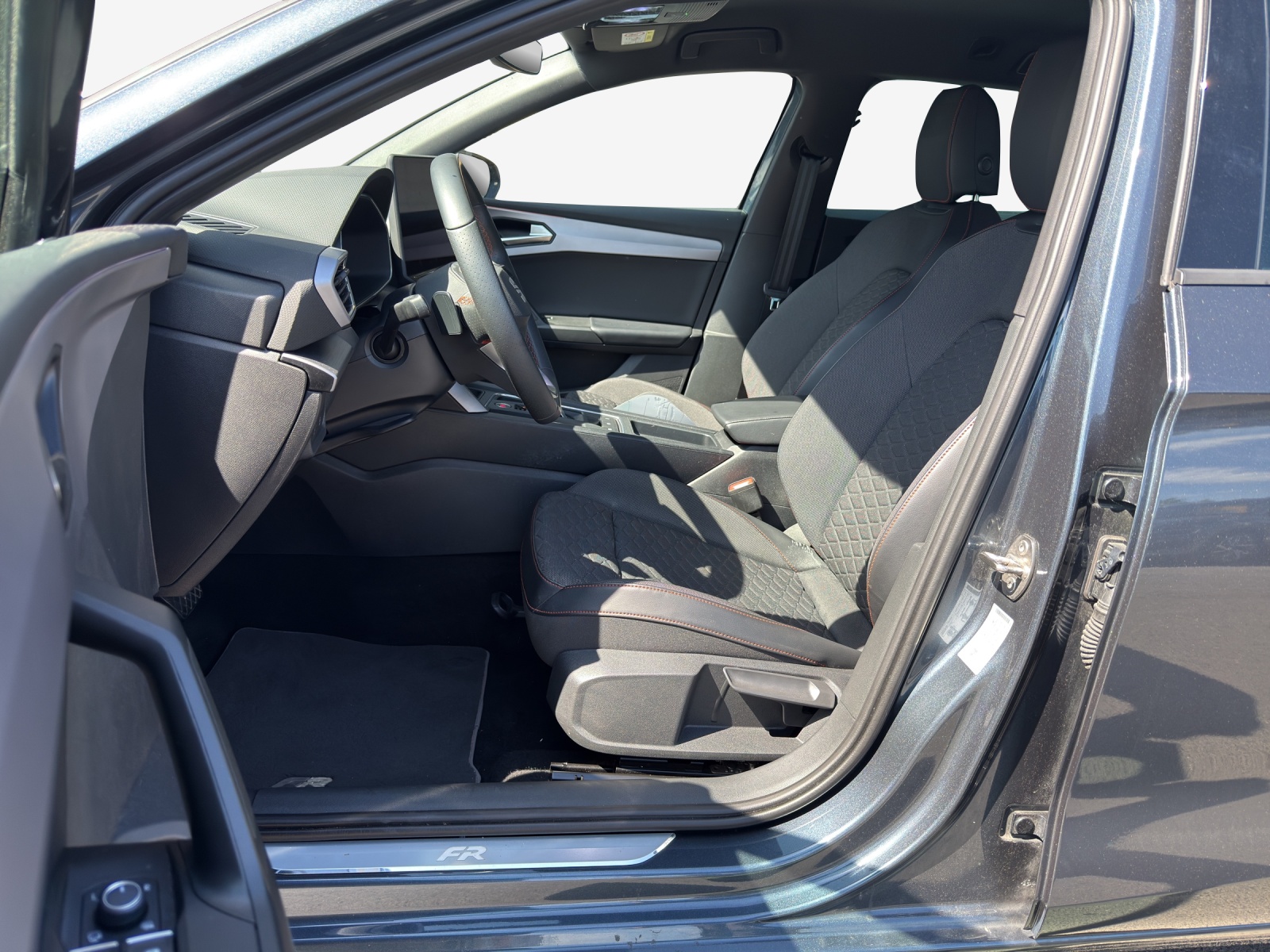 SEAT Leon ST 1.5 eHybrid pHEV DSG FR-image-8
