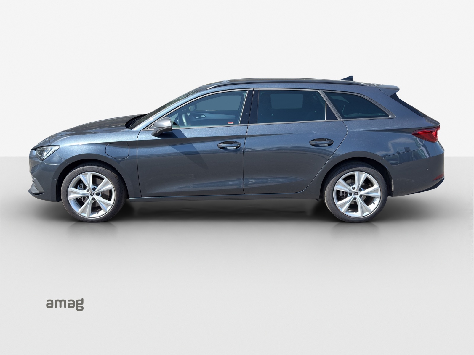 SEAT Leon ST 1.5 eHybrid pHEV DSG FR-image-1