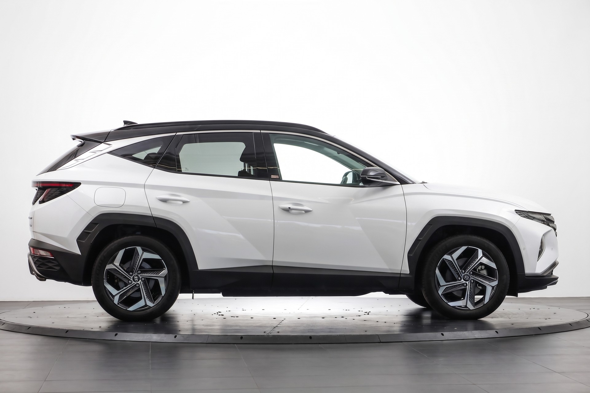 HYUNDAI Tucson 1.6 TGDI PHEV Vertex 4WD-image-4