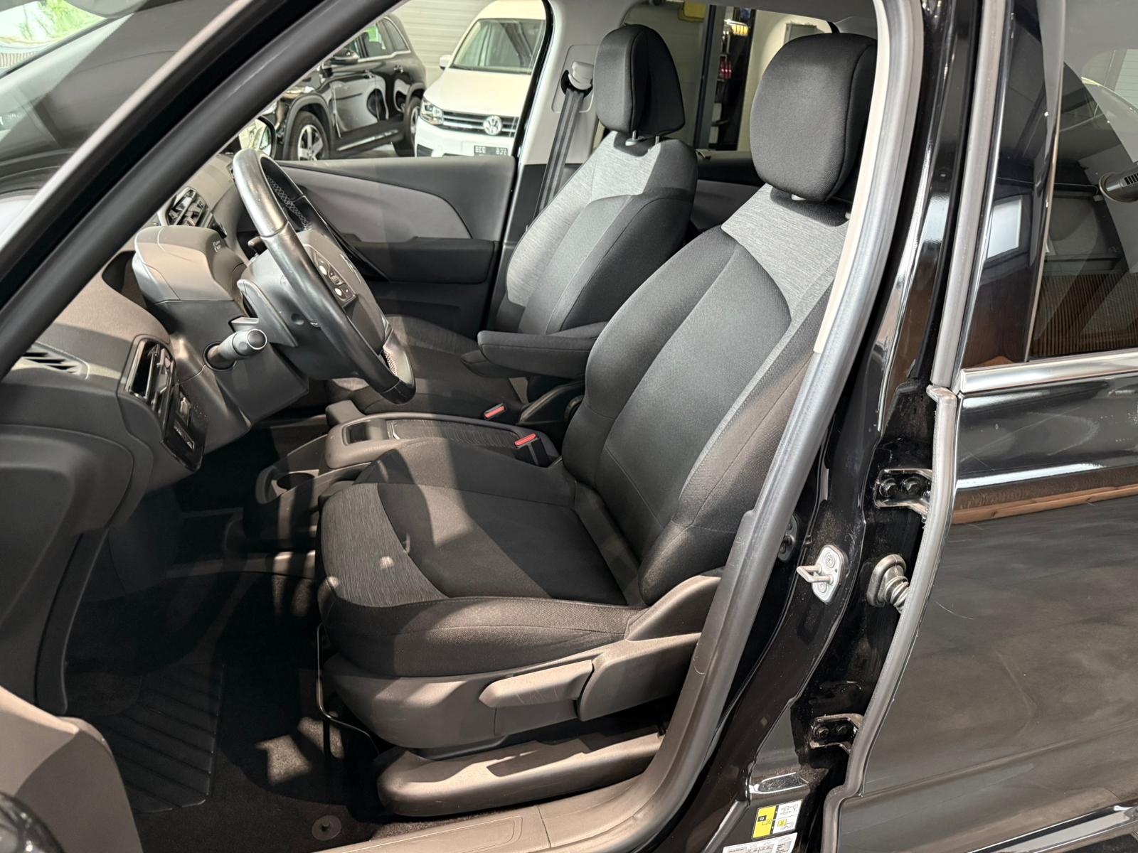 CITROEN C4 Picasso 1.6i 16V THP Feel Edition EAT6-image-9