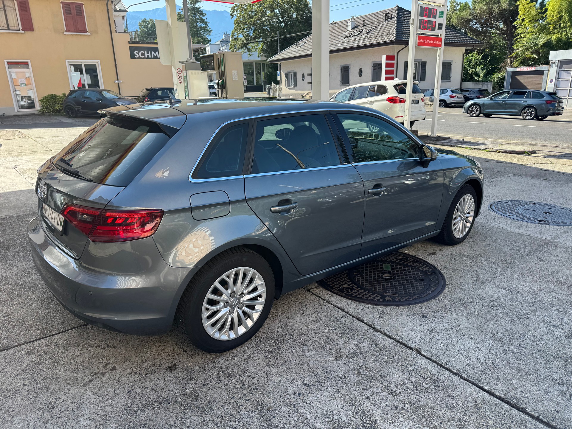 AUDI A3 Sportback 1.4 TFSI Ambition S-tronic-image-2