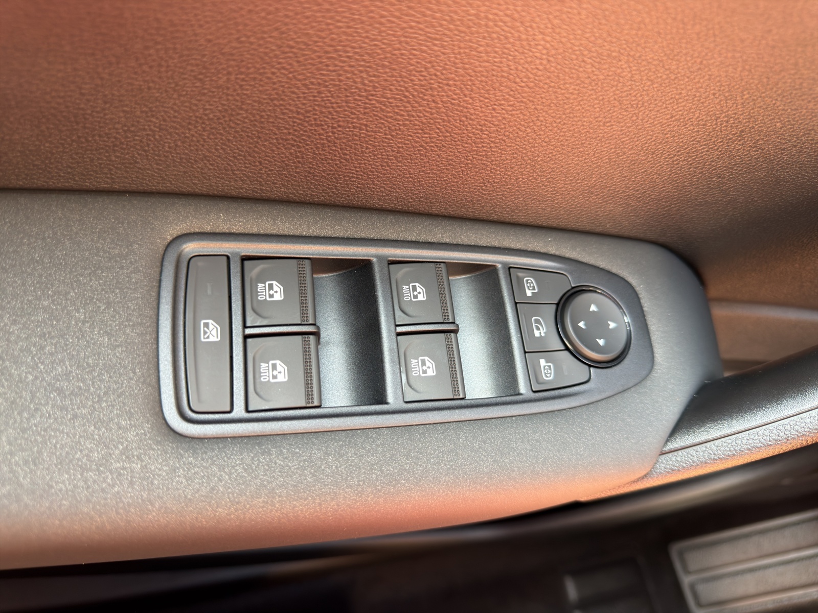 MITSUBISHI Grandis 1.8 HEV Invite+-image-10