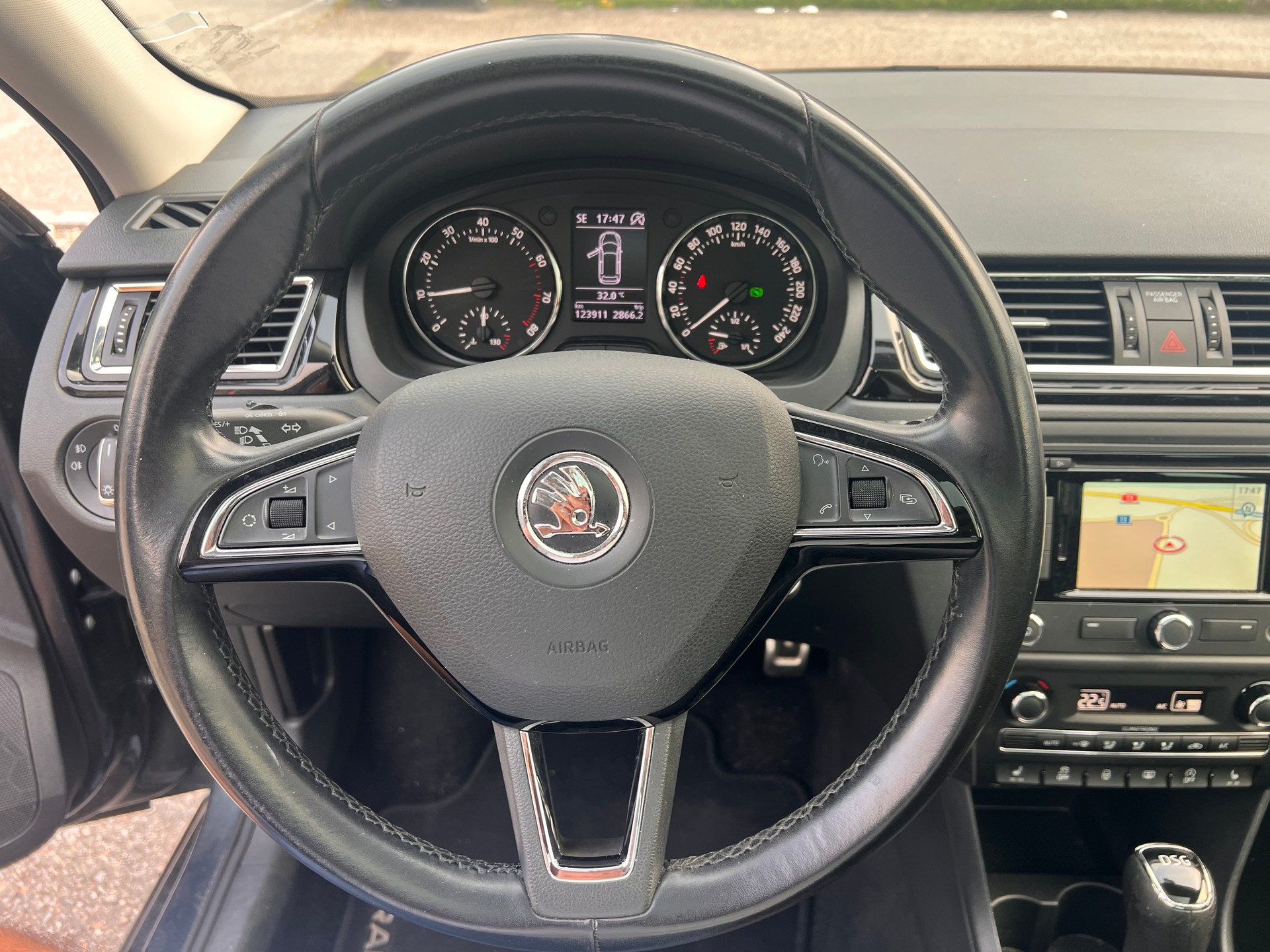 SKODA Rapid Spaceback 1.4 TSI Swiss Ed. DSG-image-10