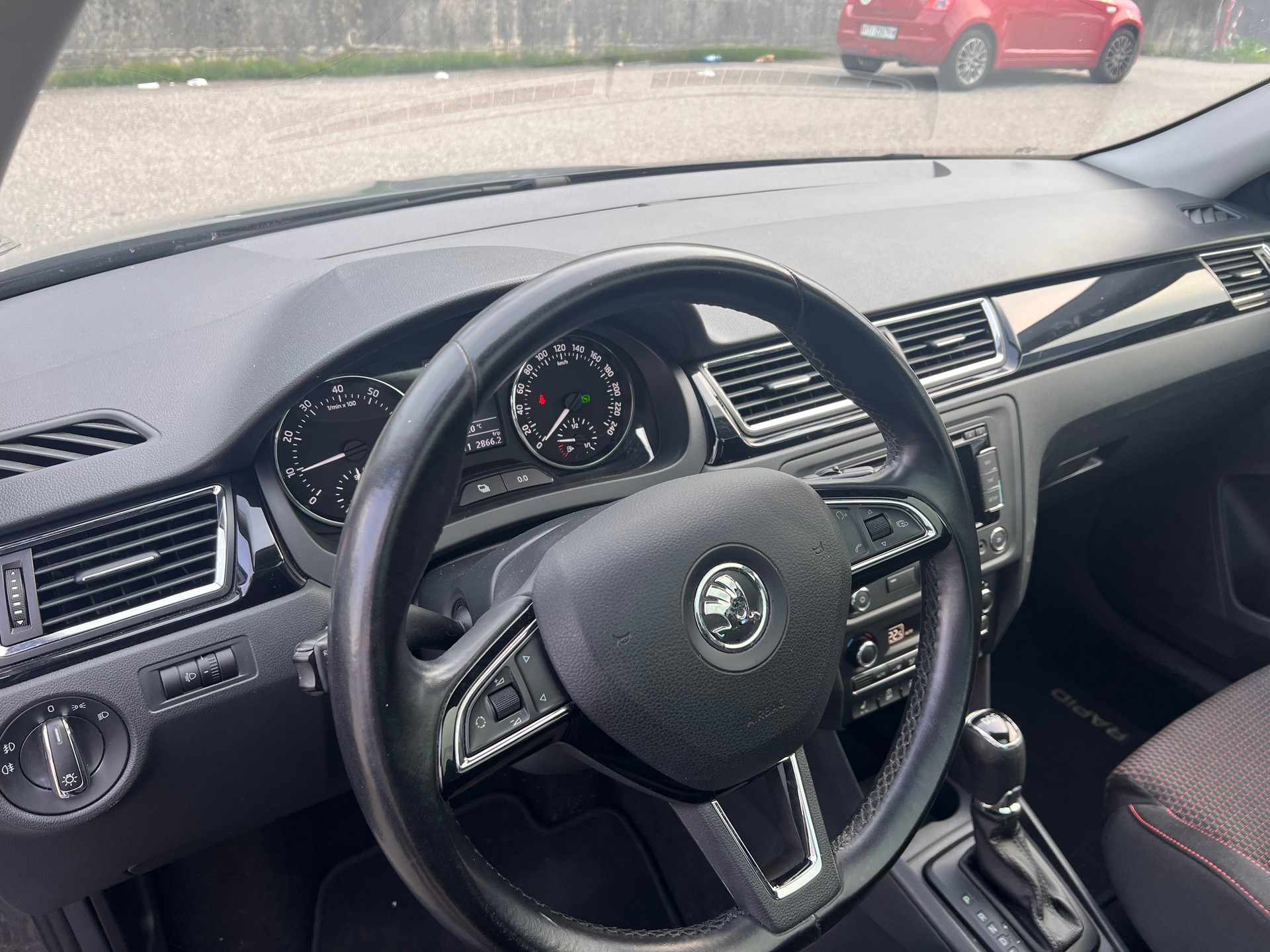 SKODA Rapid Spaceback 1.4 TSI Swiss Ed. DSG-image-11