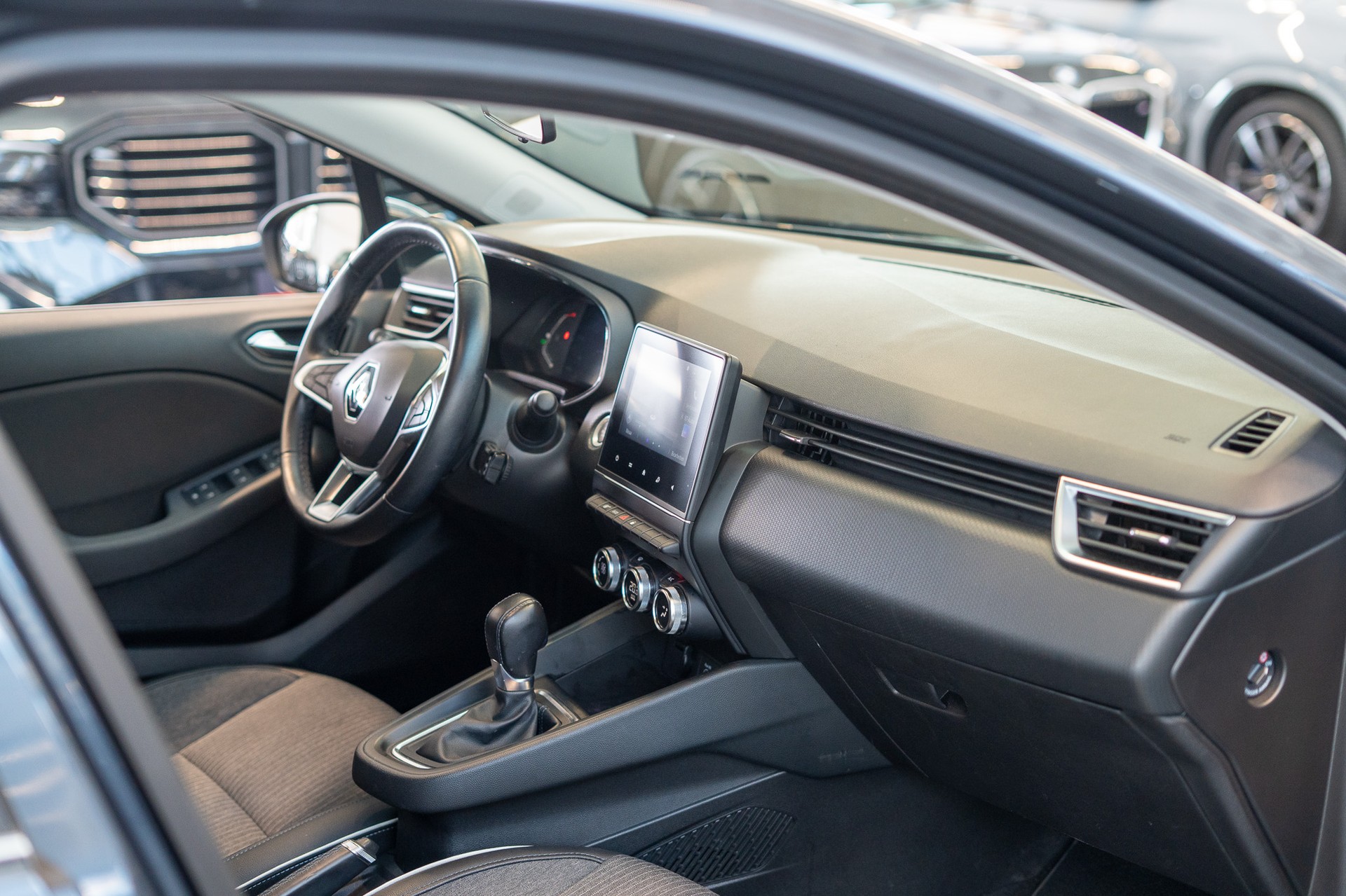 RENAULT Clio 1.0 TCe evolution / CH-Fahrzeug / Rückfahrkamera / Tempomat-image-14