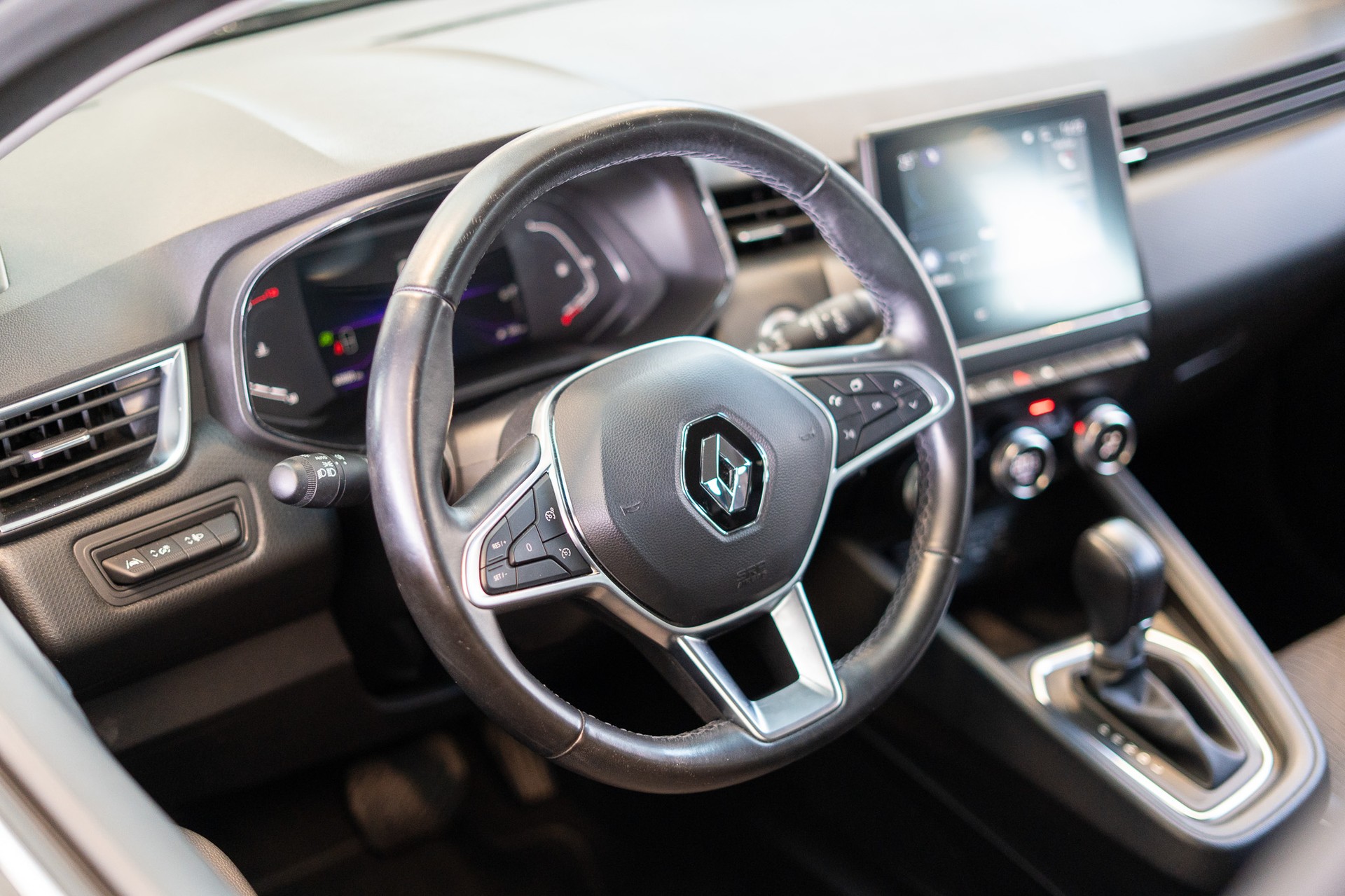 RENAULT Clio 1.0 TCe evolution / CH-Fahrzeug / Rückfahrkamera / Tempomat-image-10