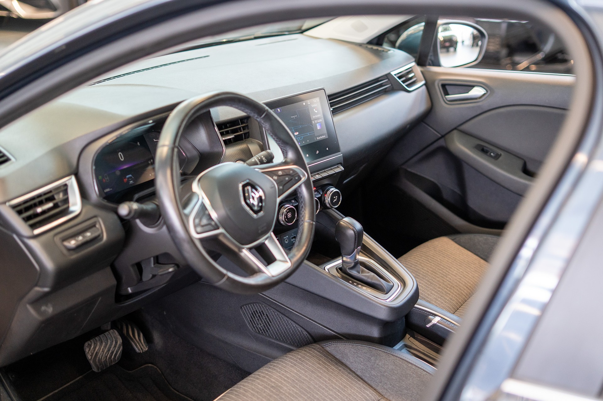 RENAULT Clio 1.0 TCe evolution / CH-Fahrzeug / Rückfahrkamera / Tempomat-image-9