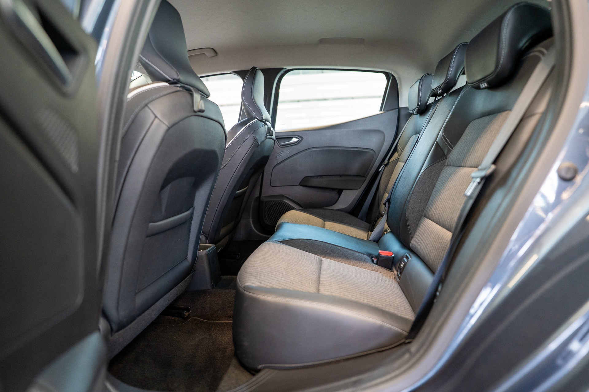 RENAULT Clio 1.0 TCe evolution / CH-Fahrzeug / Rückfahrkamera / Tempomat-image-11