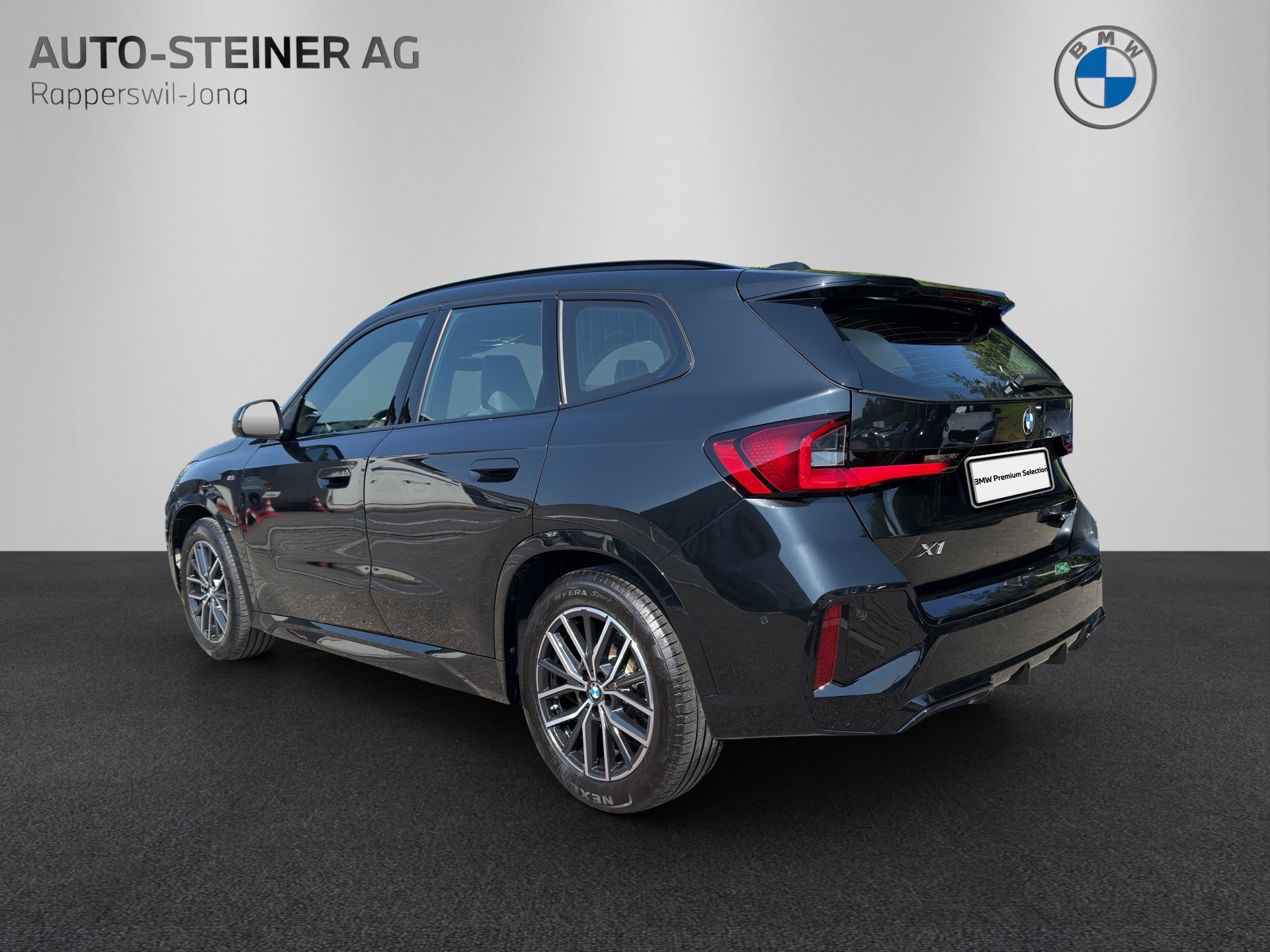 BMW X1 23i xDrive 48V M Sport-showroom-element-2