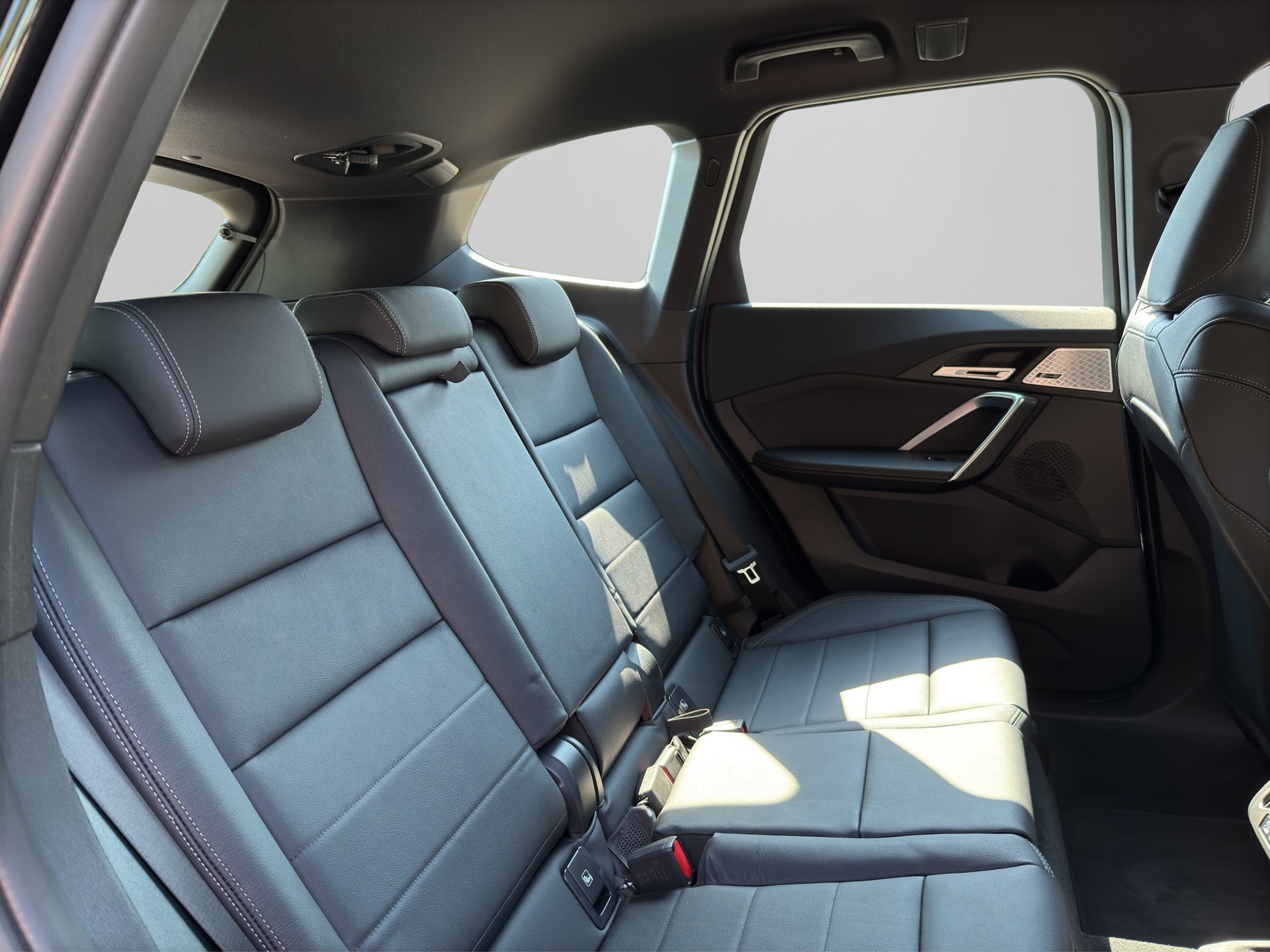 BMW X1 23i xDrive 48V M Sport-image-12