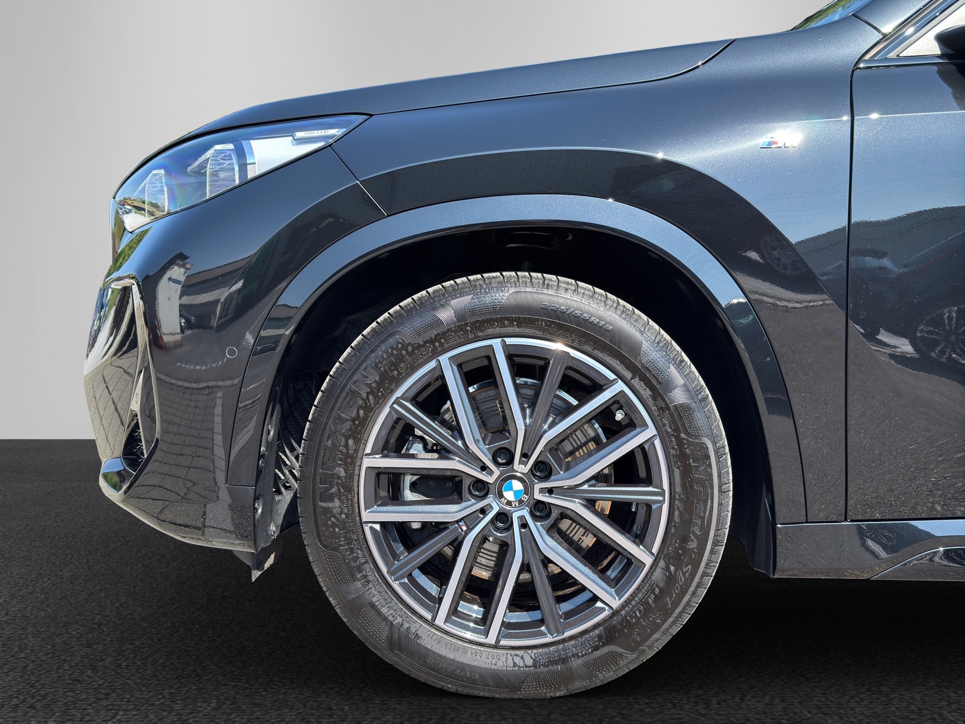 BMW X1 23i xDrive 48V M Sport-image-8