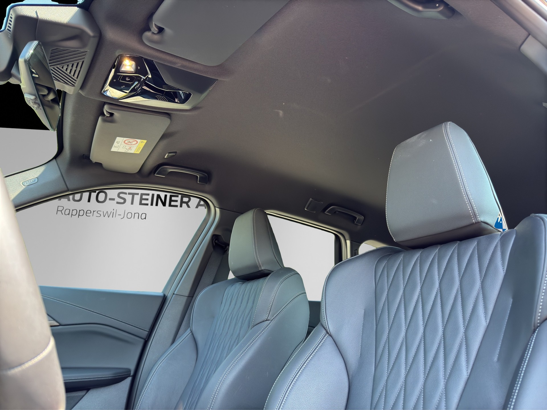 BMW X1 23i xDrive 48V M Sport-image-10